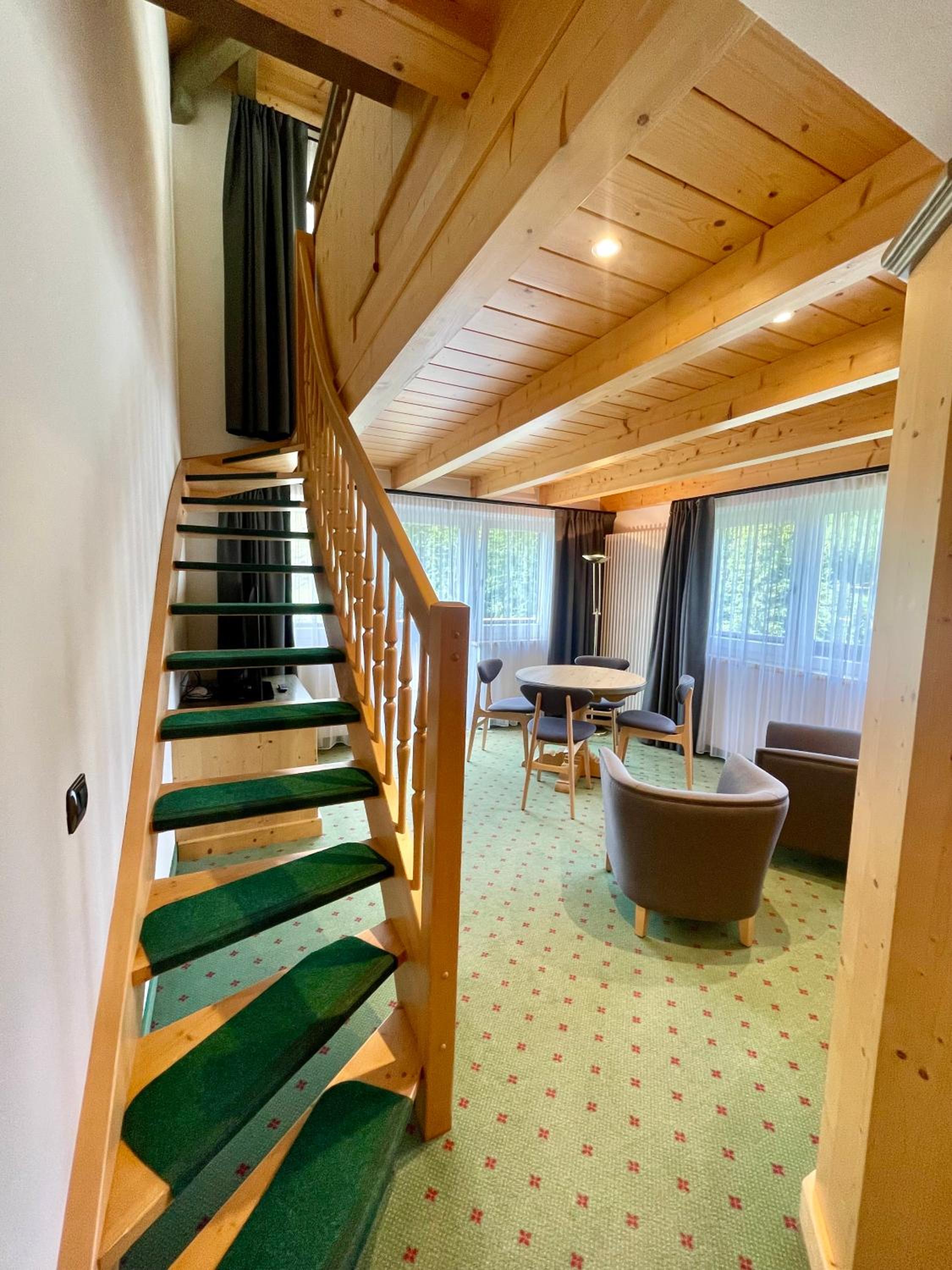 Superior Suite - Photo 9