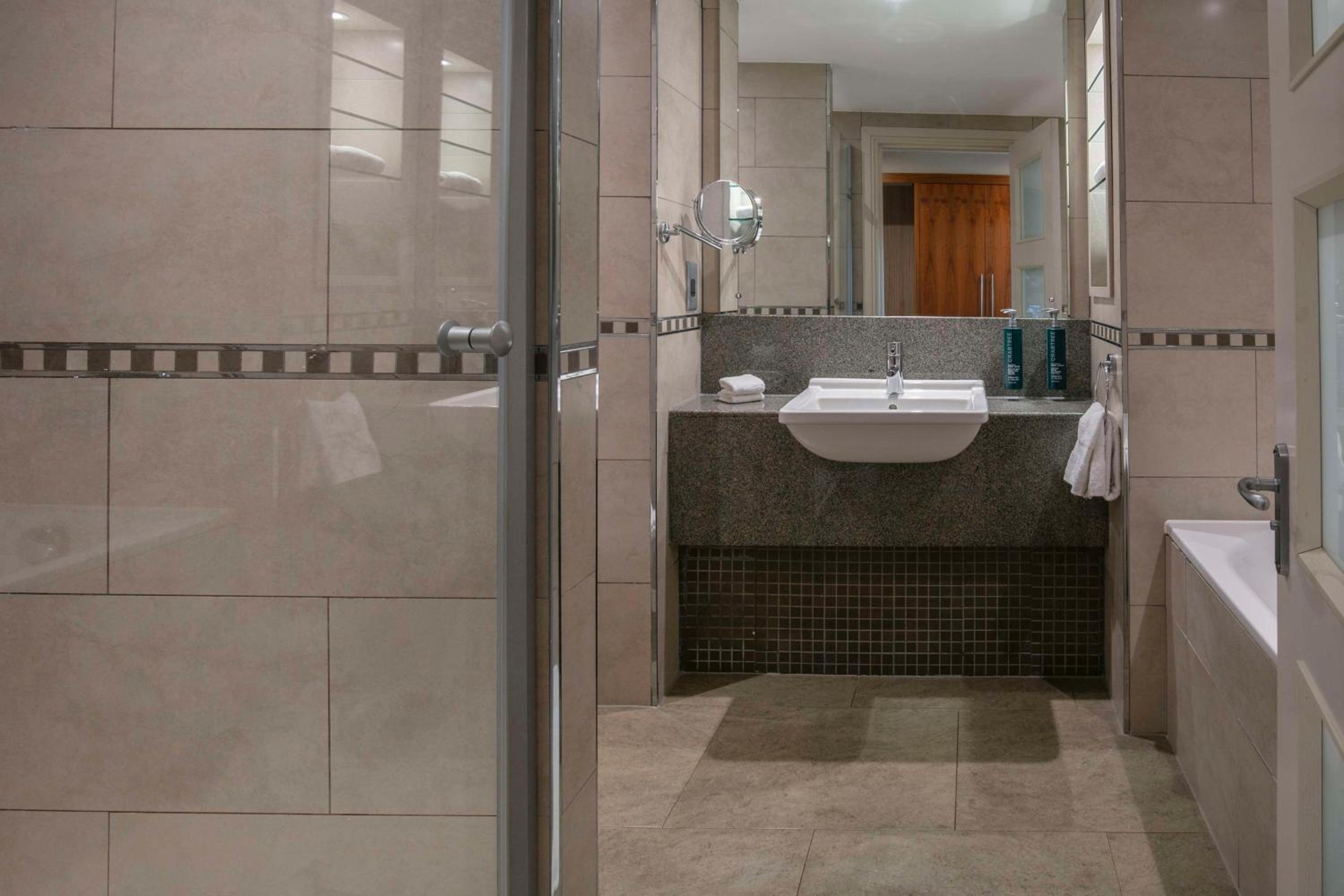 Suite - Photo 3