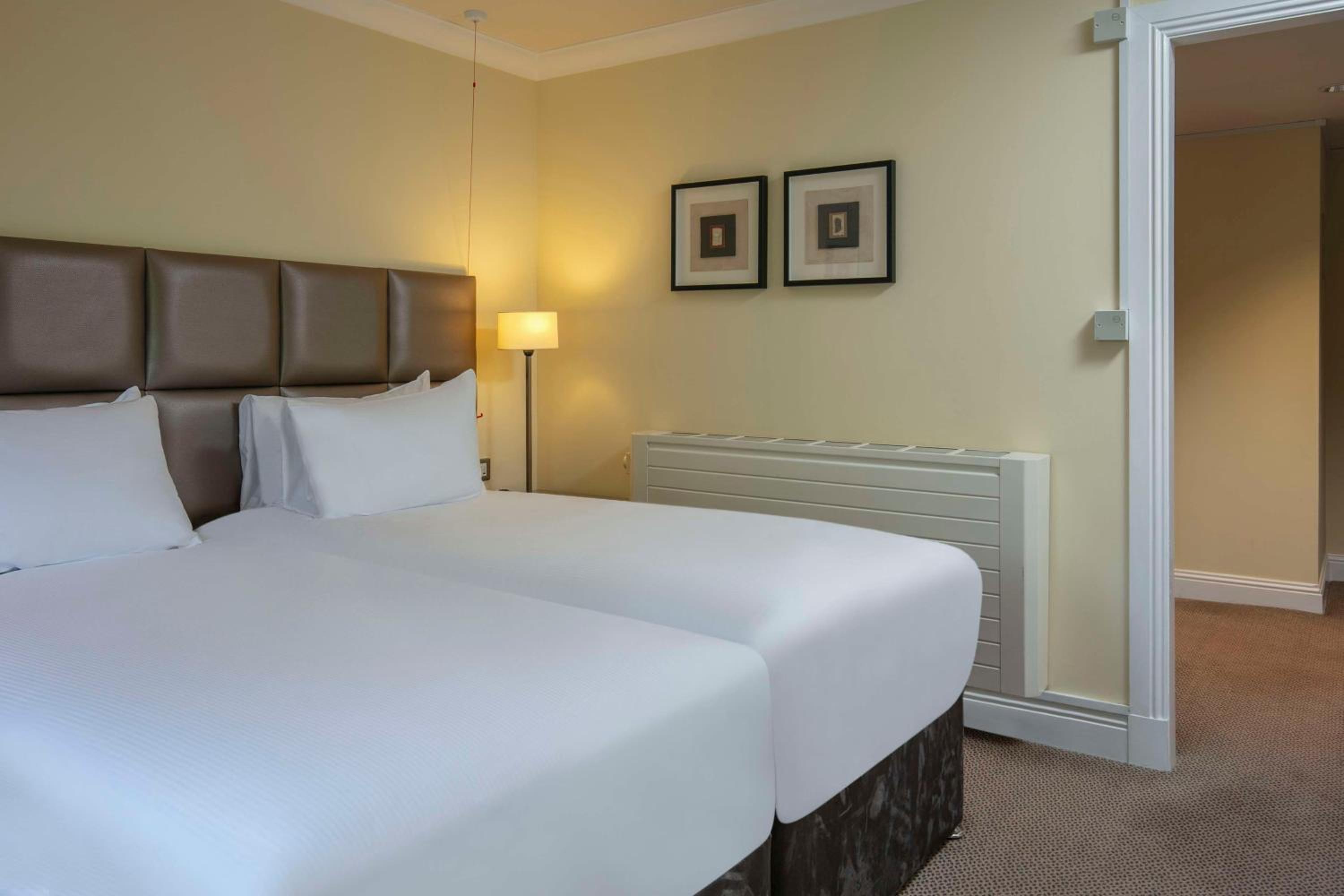 Classic Accessible Twin Room - Photo 5