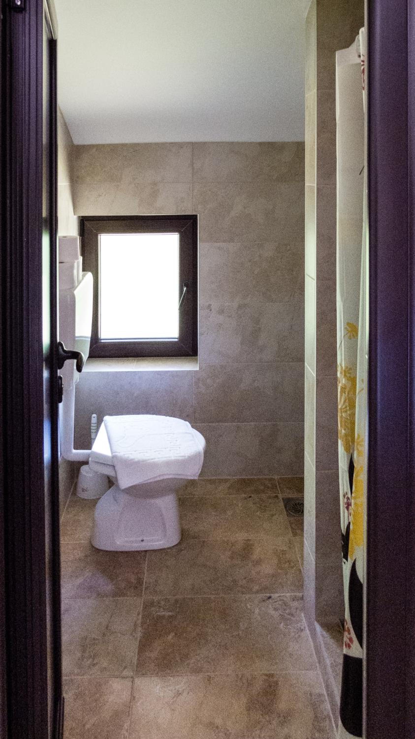 Double Room with Private Bathroom photo 2