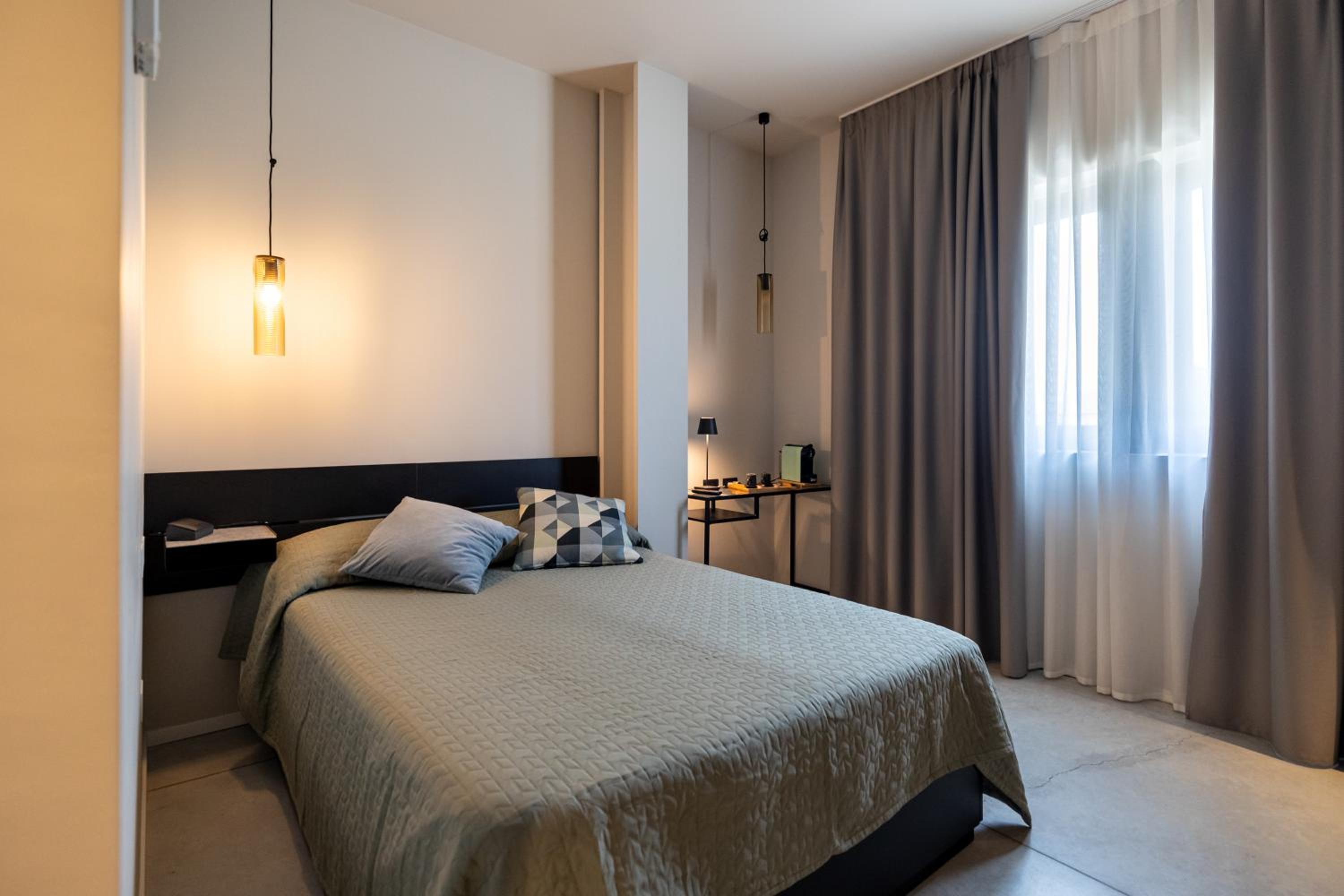 Deluxe Room - Photo 1