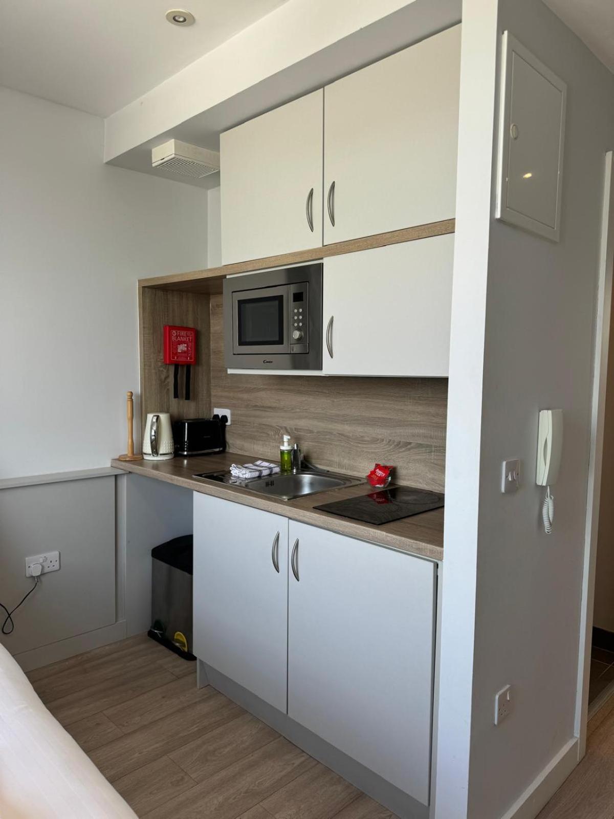 Double Room with Open Kitchen - Photo 2