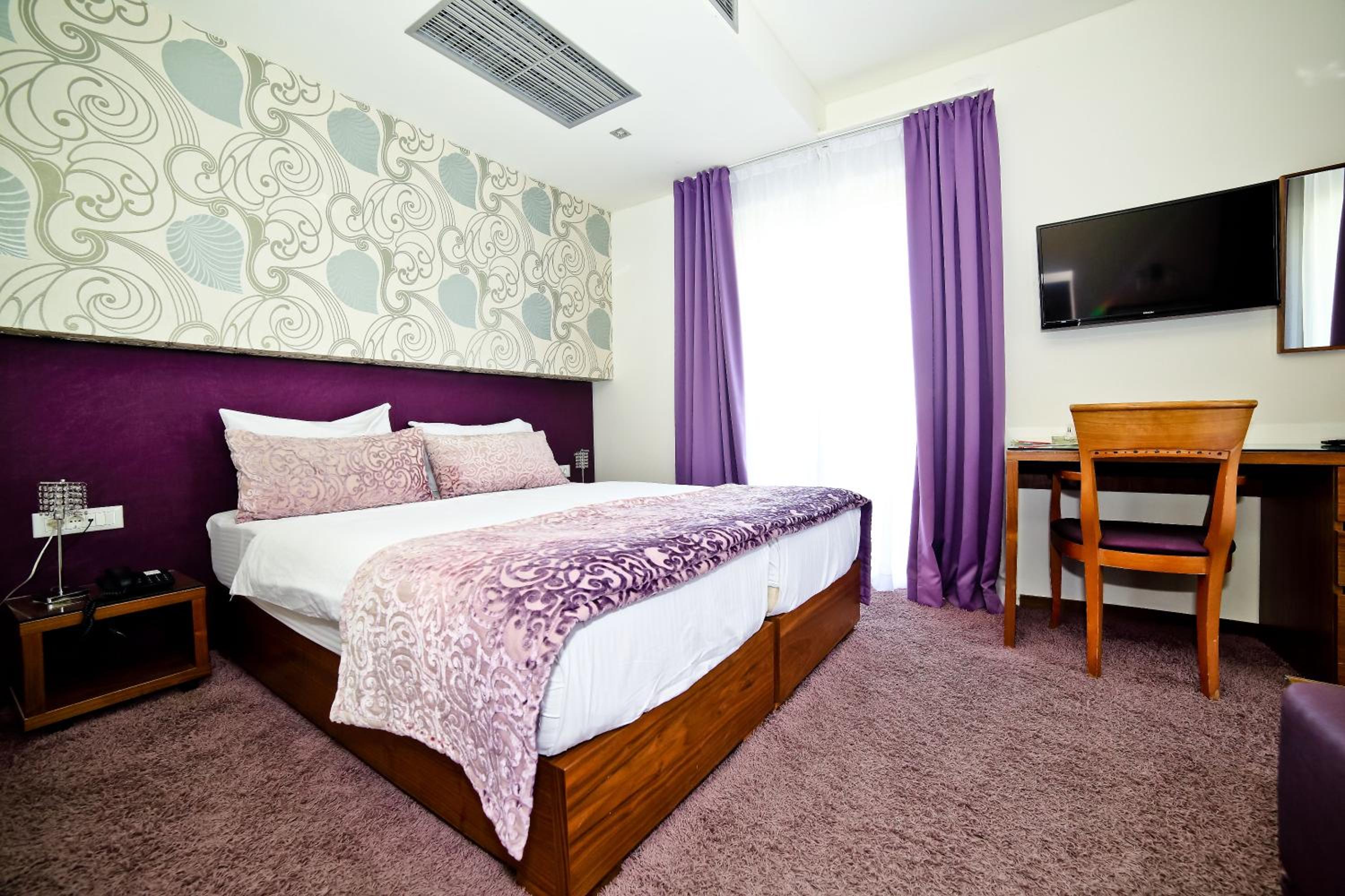 Classic Triple Room - Photo 2