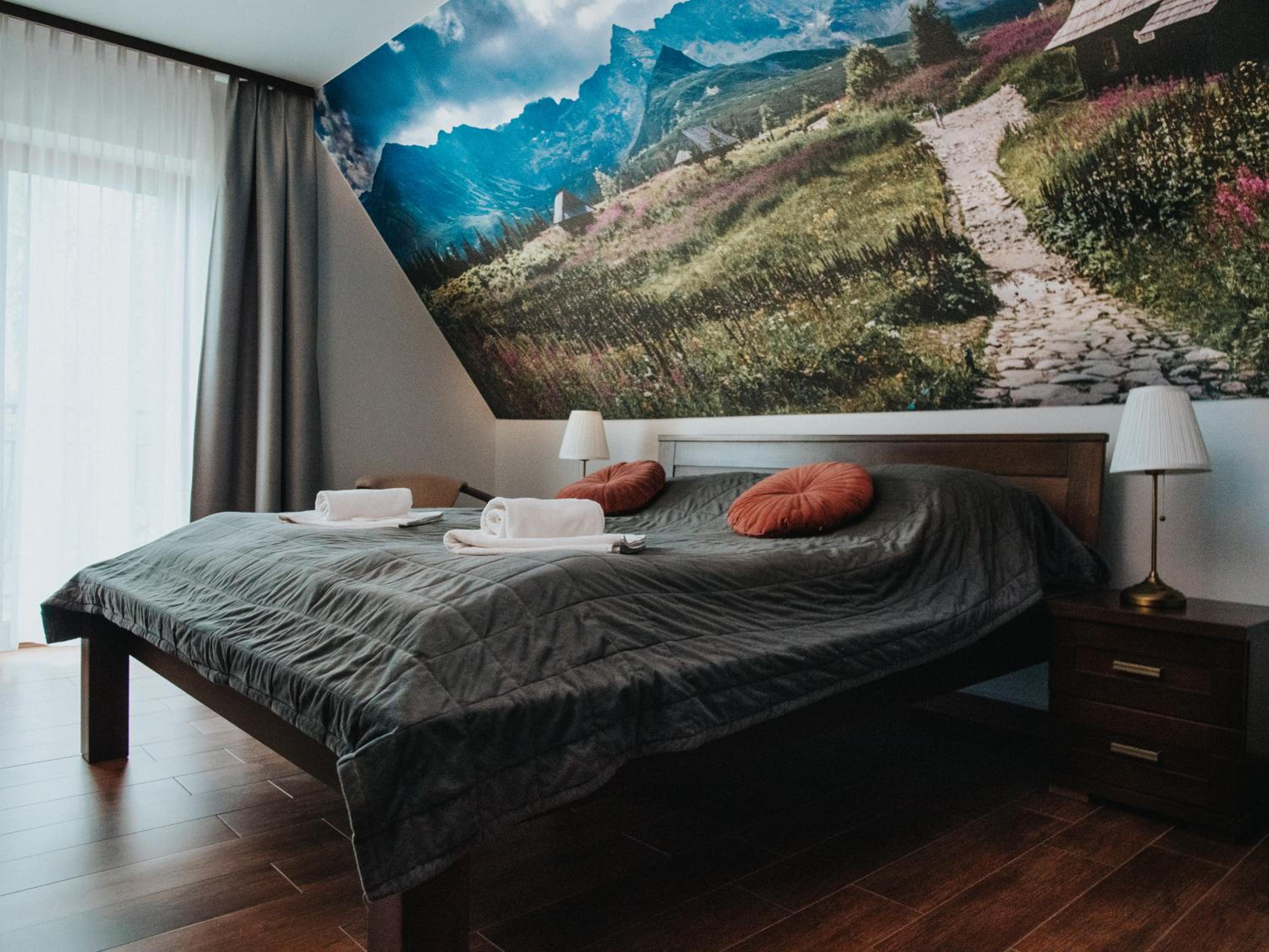 One-Bedroom Apartment with Balcony photo 1