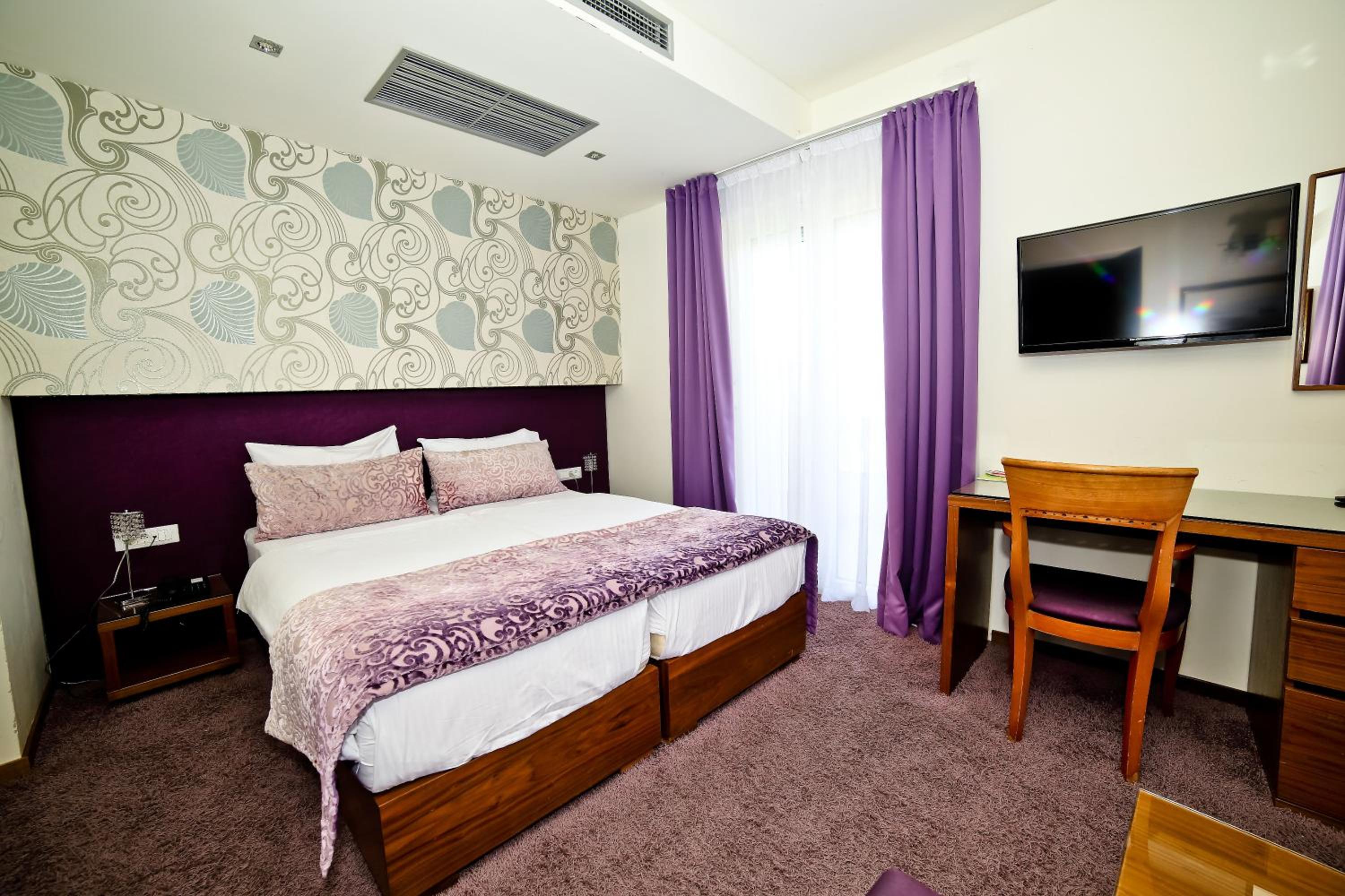 Classic Triple Room - Photo 5