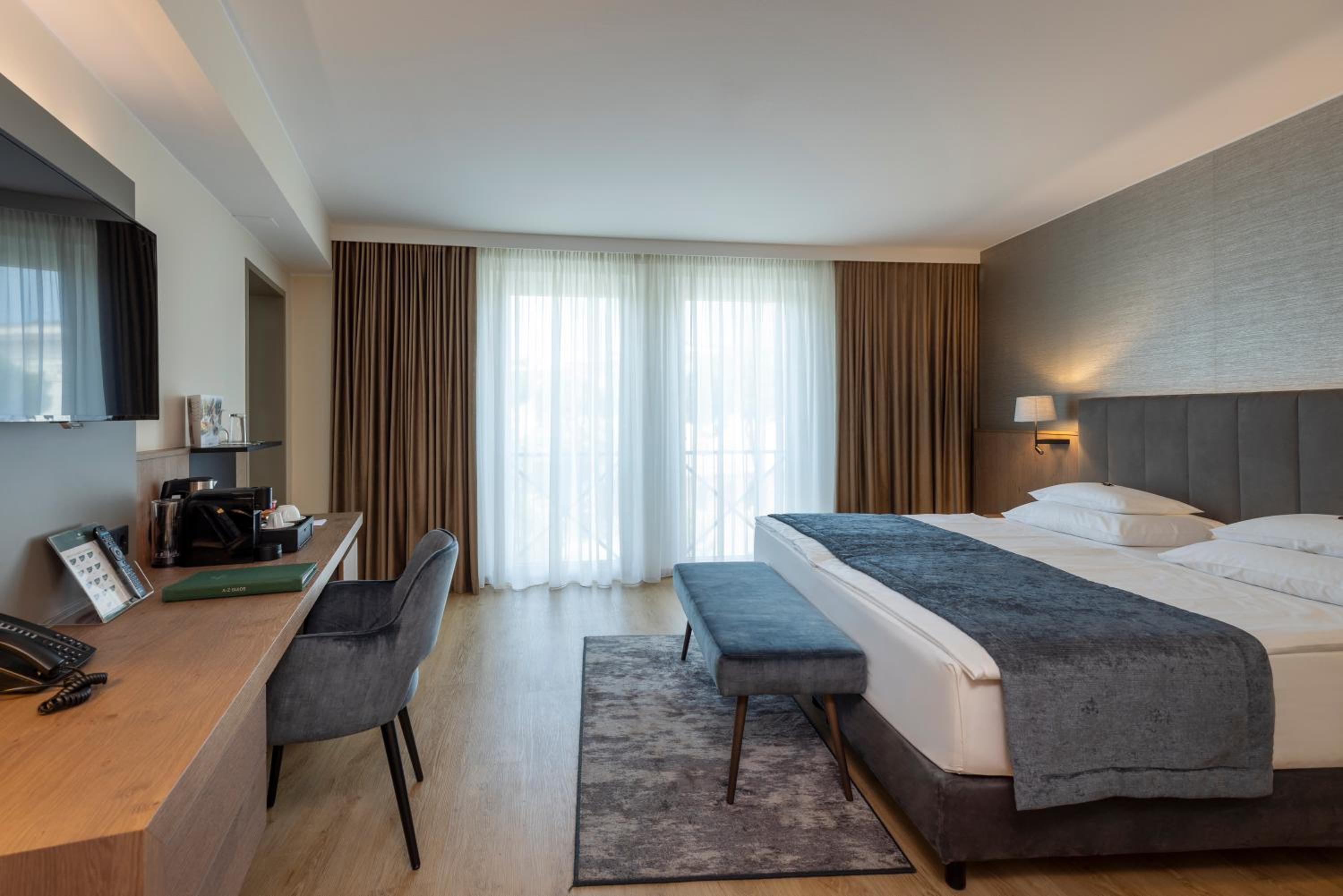 Junior Suite with City View