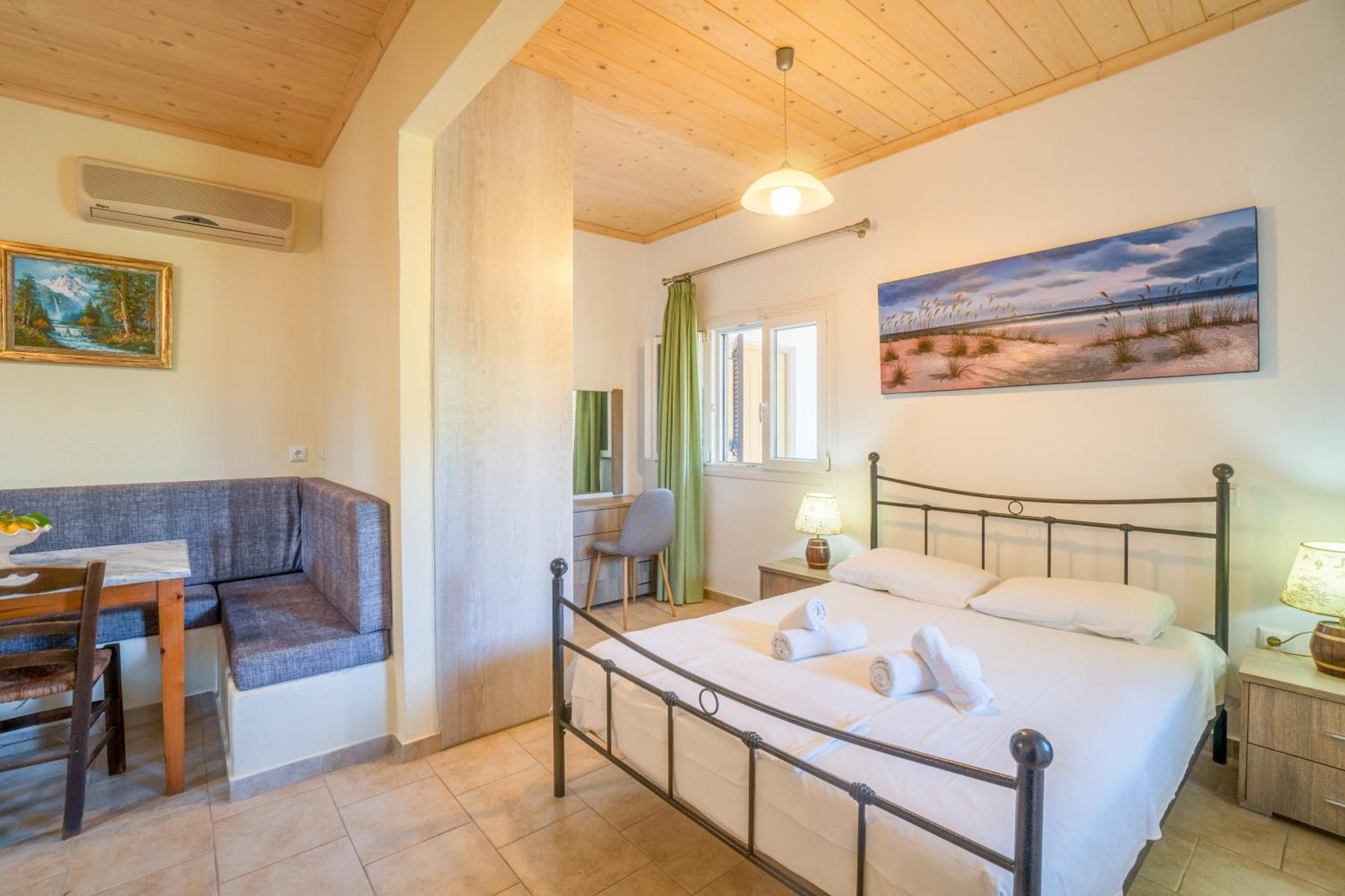 Superior One-Bedroom Apartment with Balcony