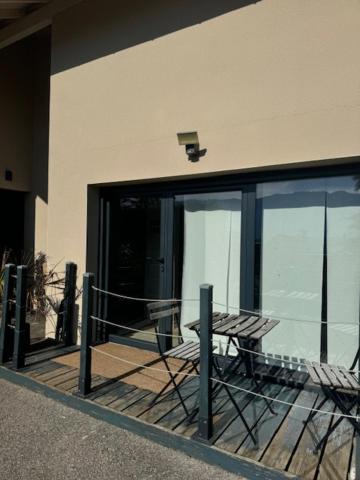 Two-Bedroom House - Photo 2