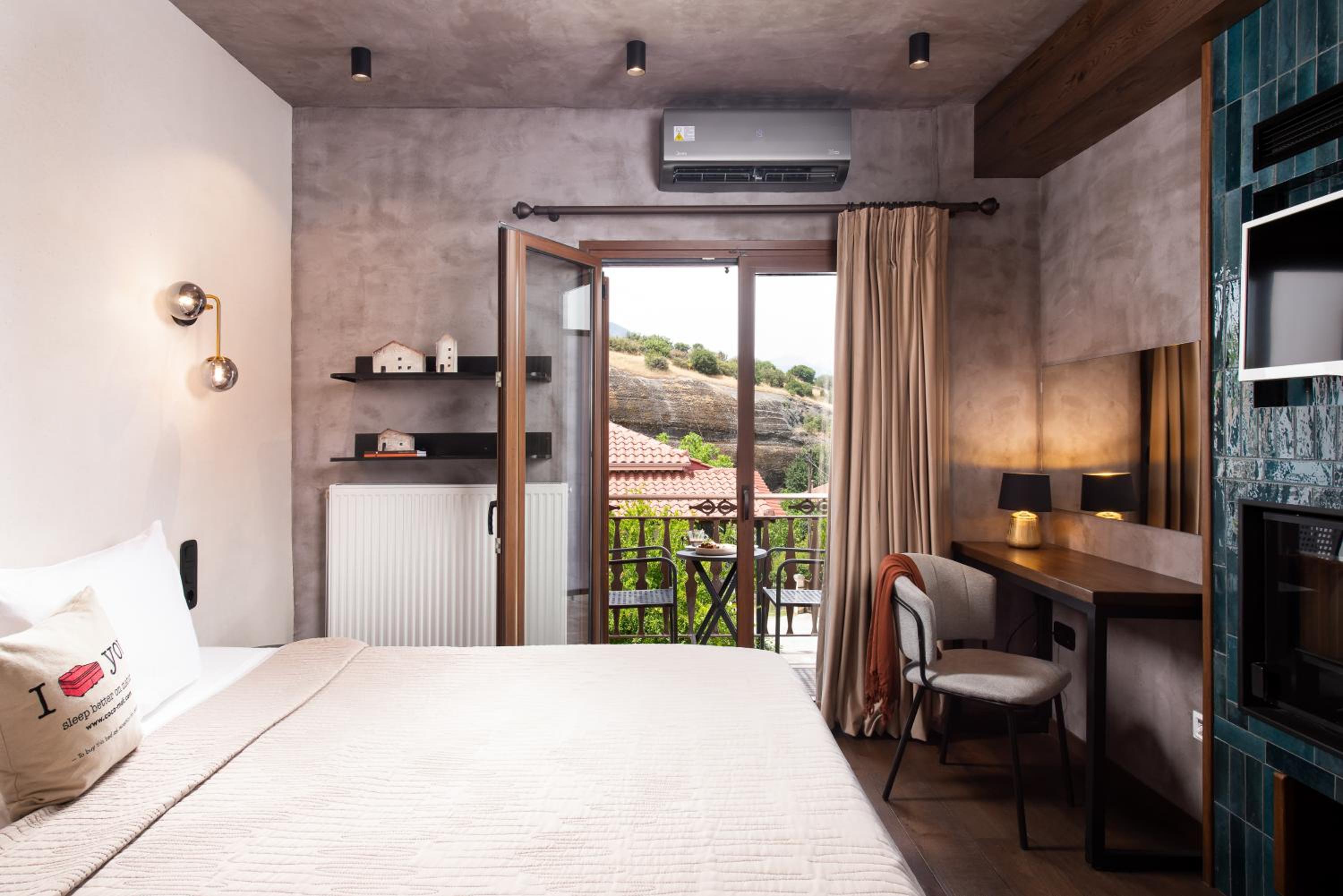 The Sauna Suite with Fireplace & Steam Shower - Photo 1