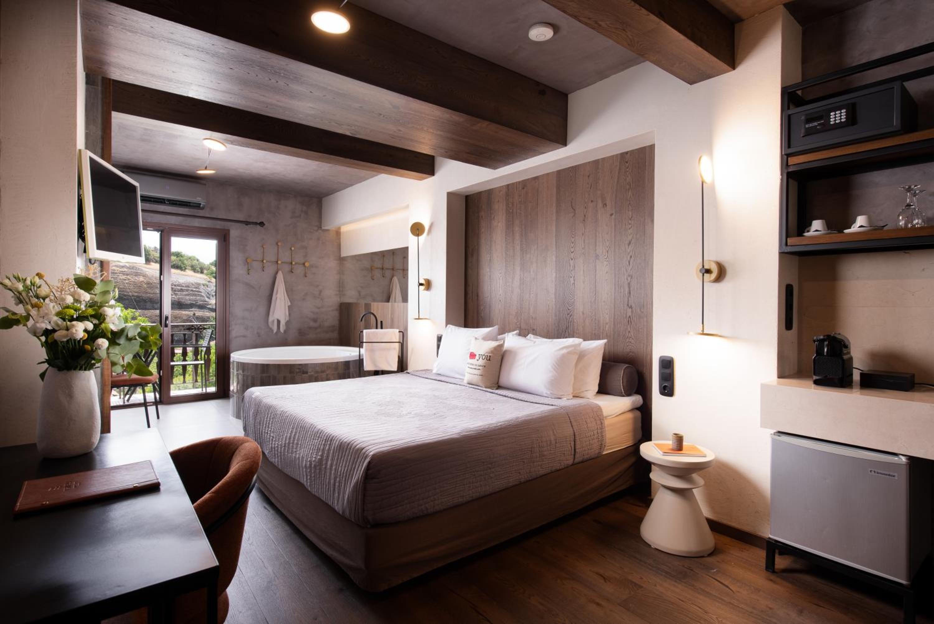 The Jacuzzi Suite with Fireplace & Steam Shower - Photo 13
