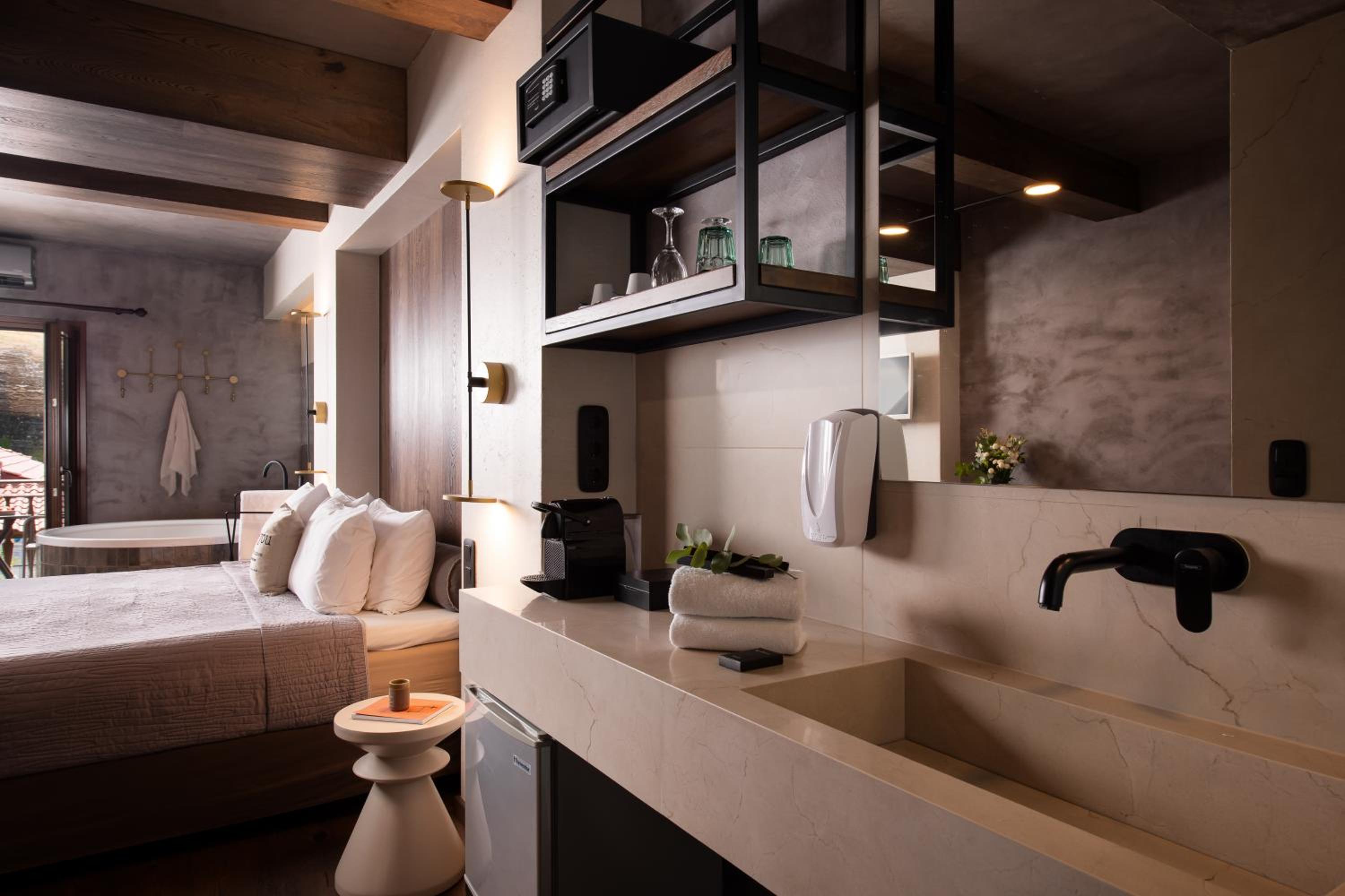 The Jacuzzi Suite with Fireplace & Steam Shower - Photo 10