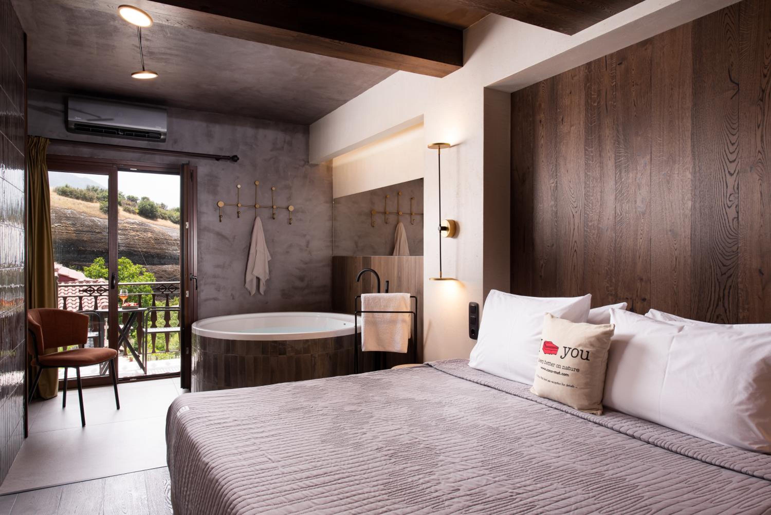 The Jacuzzi Suite with Fireplace & Steam Shower - Photo 1