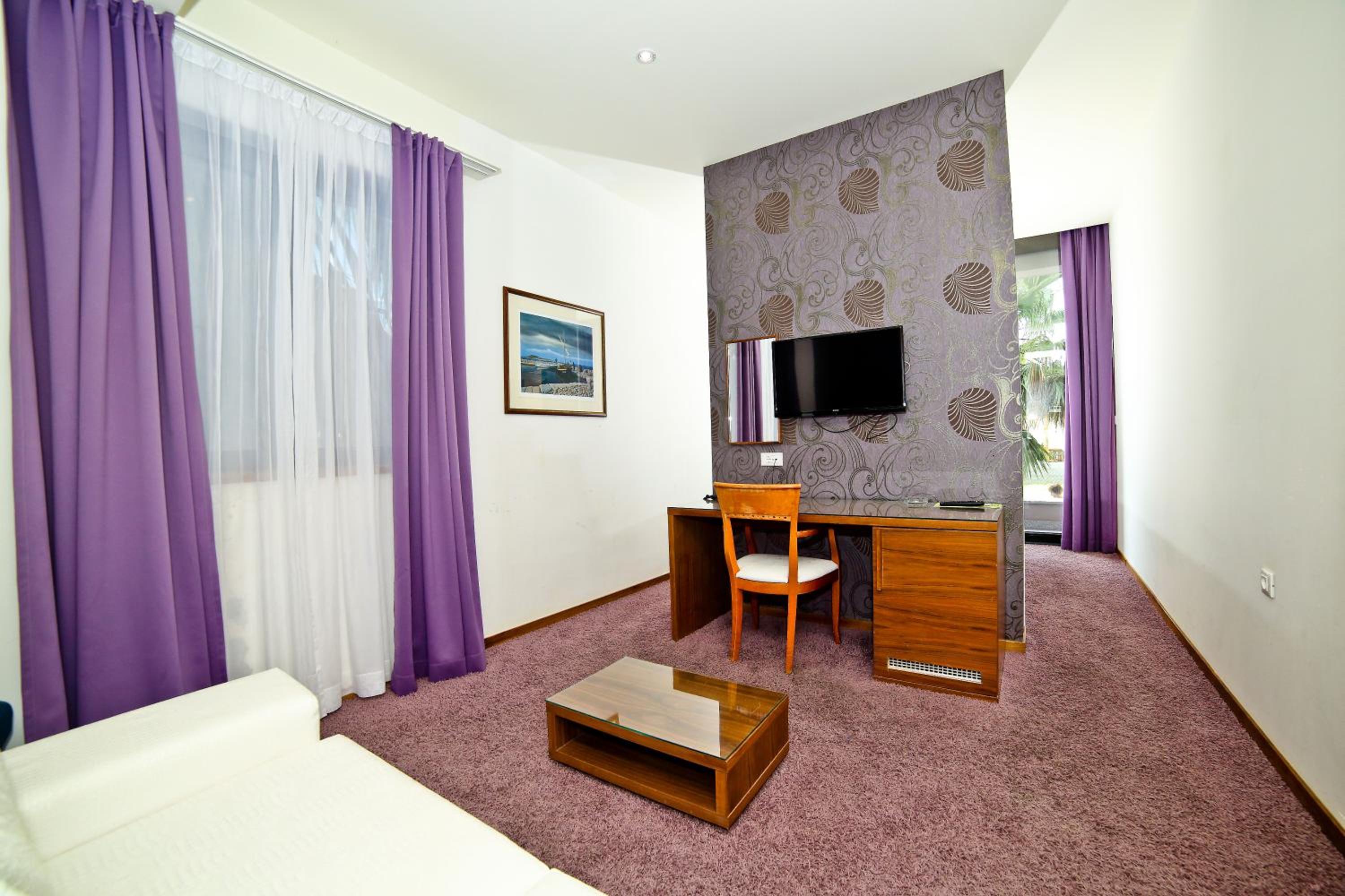 Classic Quadruple Room - Photo 11