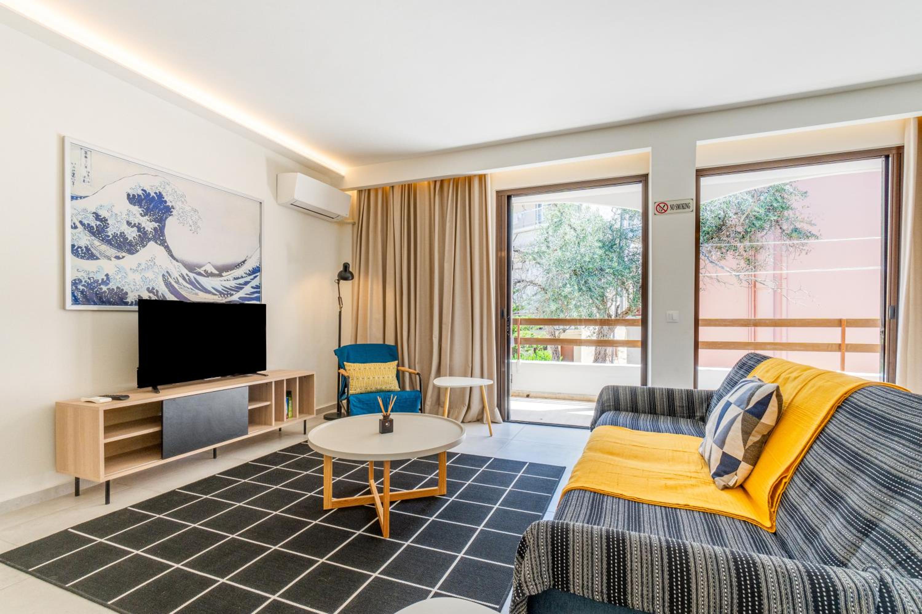 Three-Bedroom Premium Apartment with Balcony photo 1