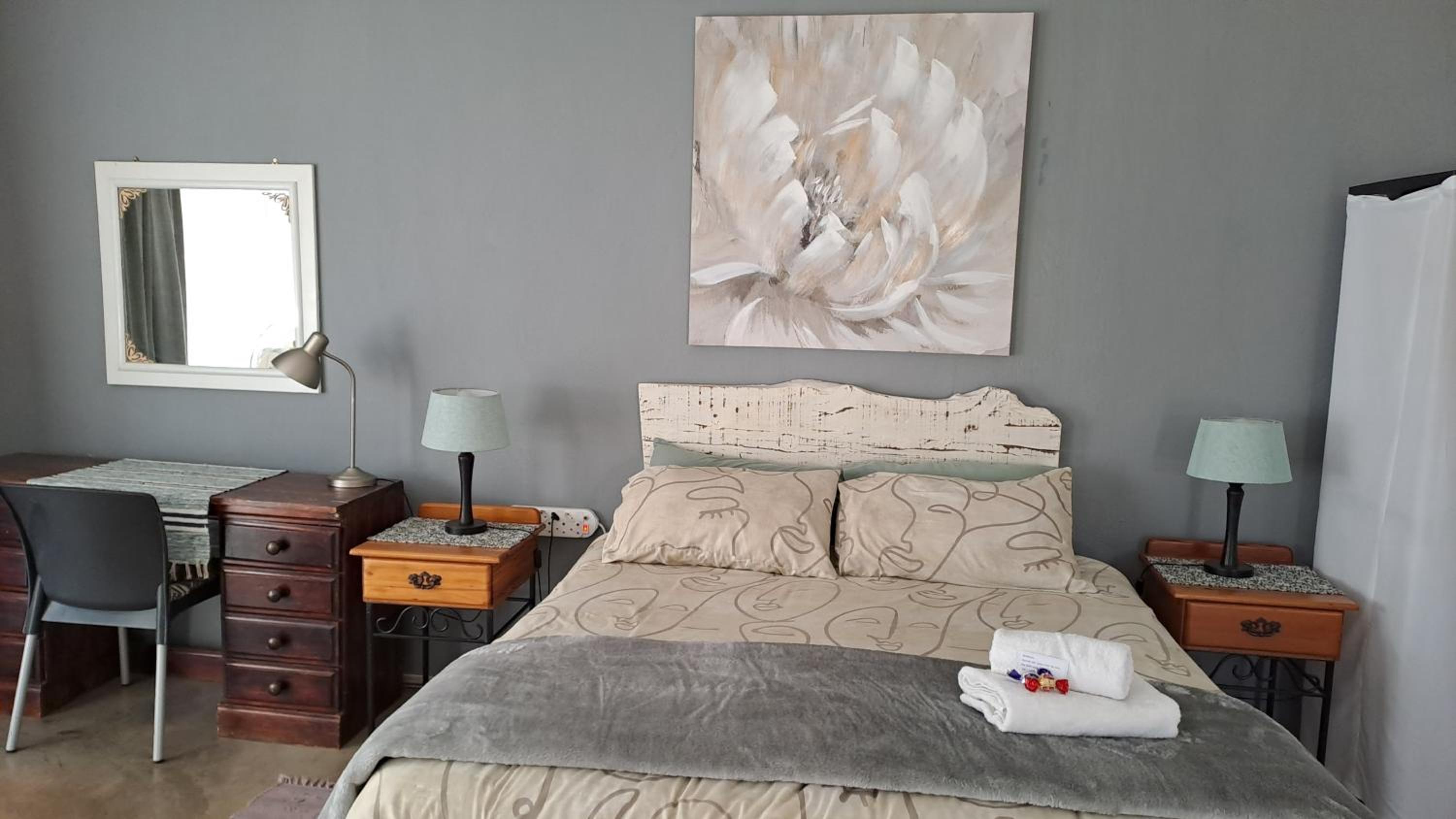 One-Bedroom Apartment - Photo 1