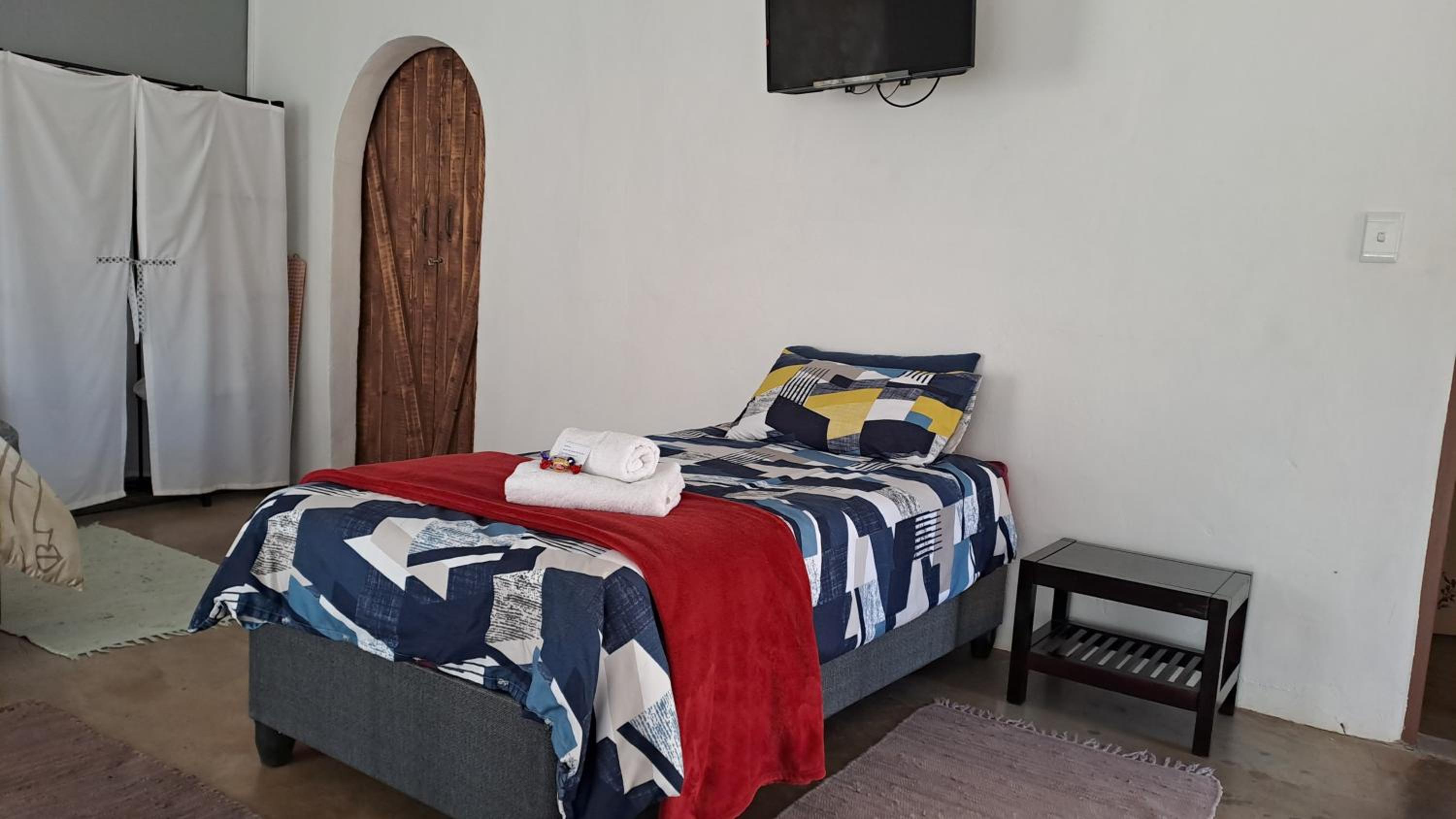 One-Bedroom Apartment - Photo 6