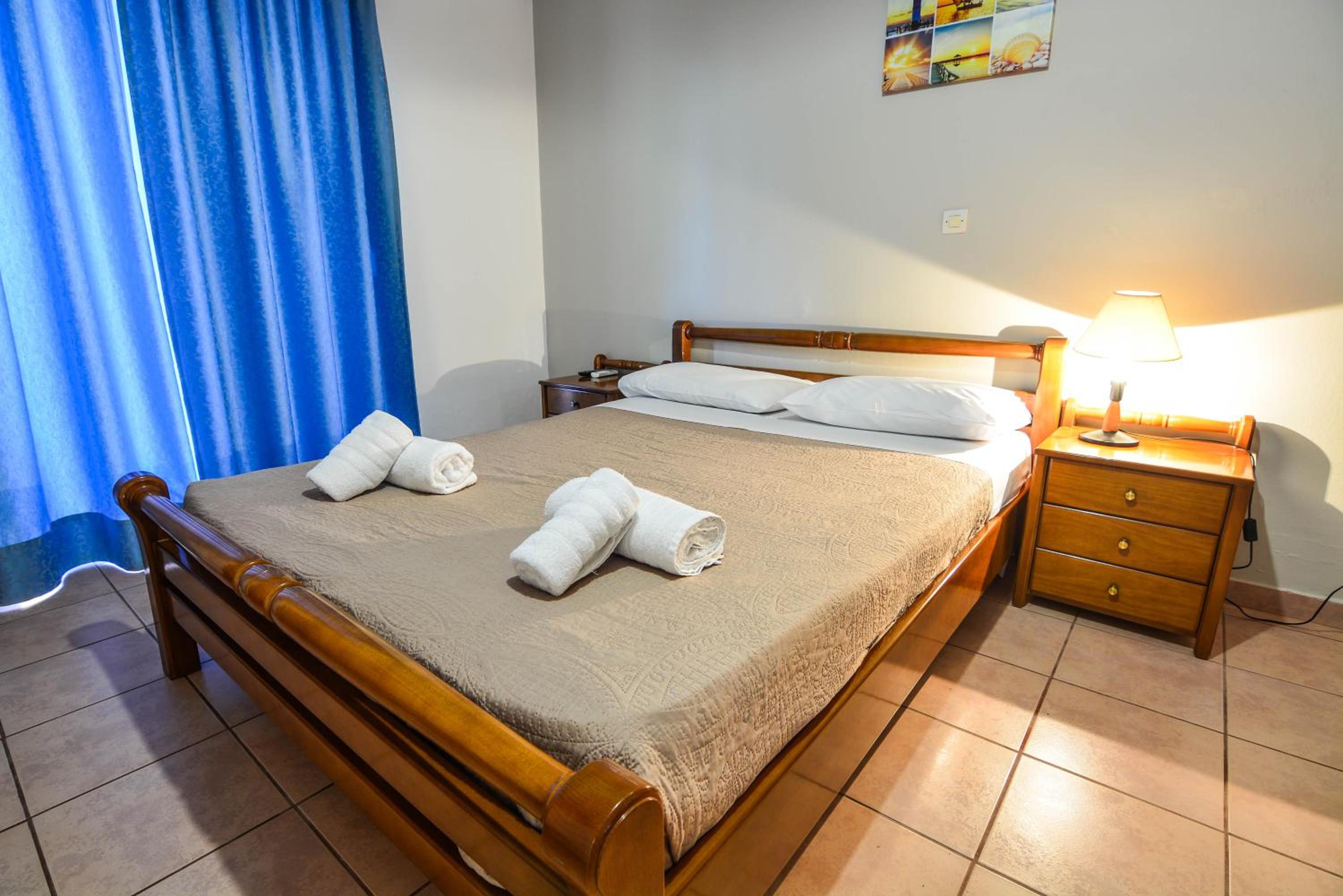 Superior One-Bedroom Apartment (4 Adults)