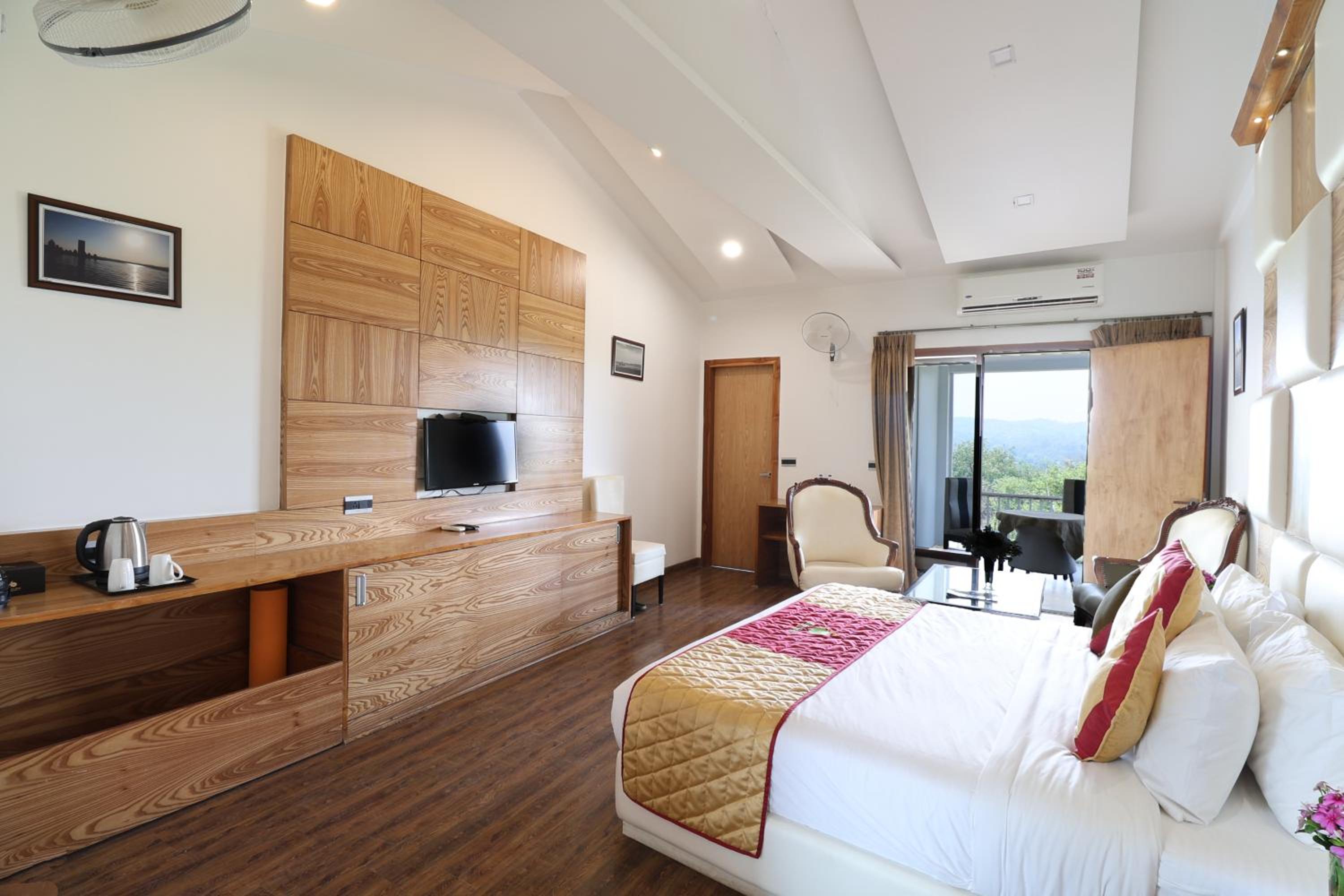 Junior Suite with Balcony