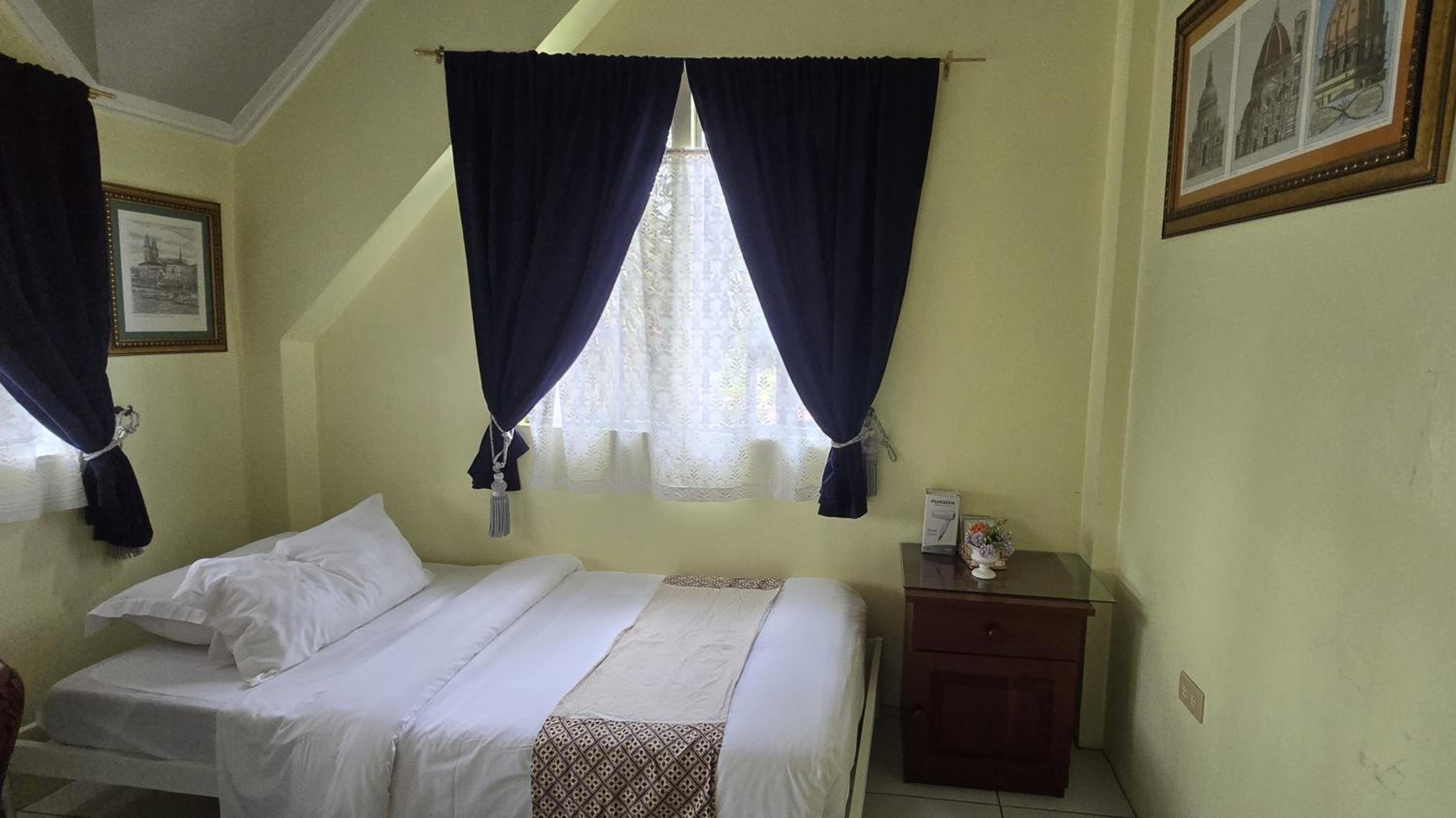 Twin Room - Photo 3