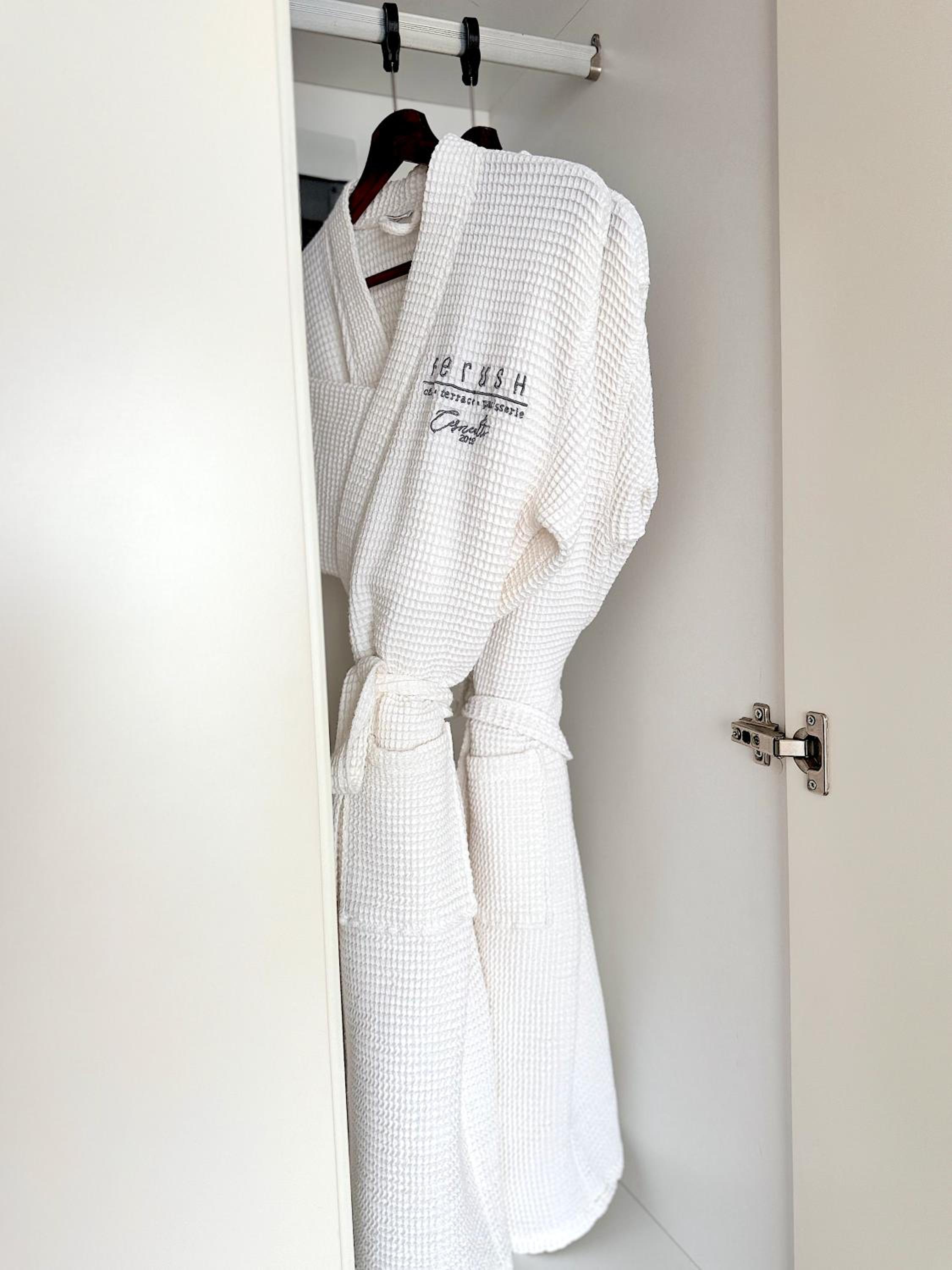 Double Room with Balcony - Photo 2