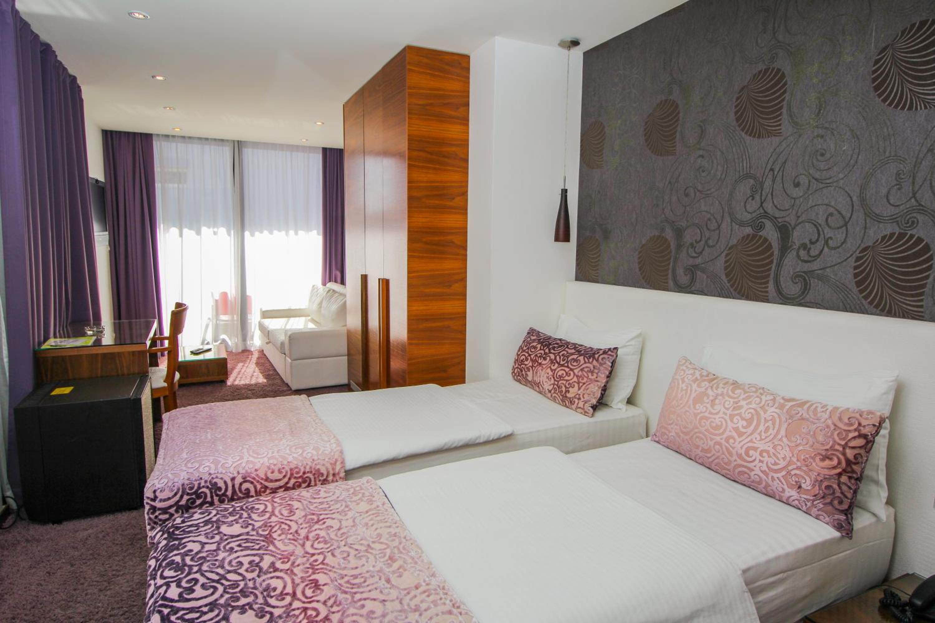 Classic Quadruple Room - Photo 10