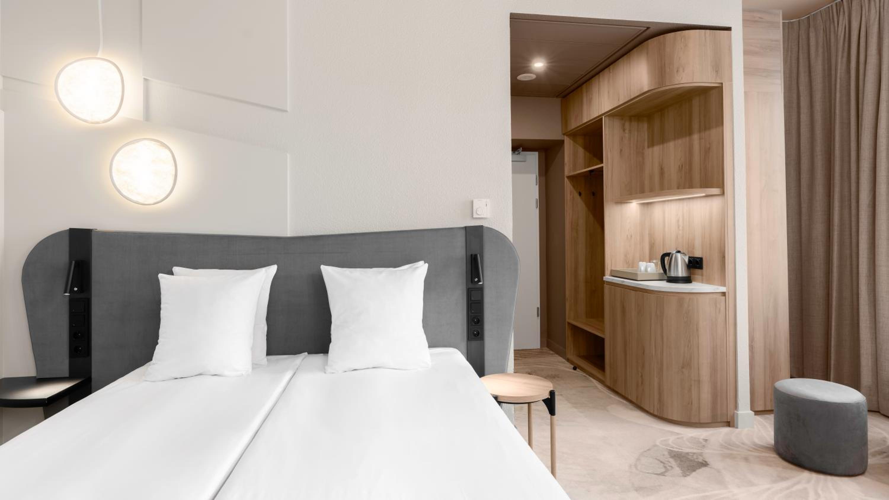 Deluxe Double Room with Sofa - Photo 3
