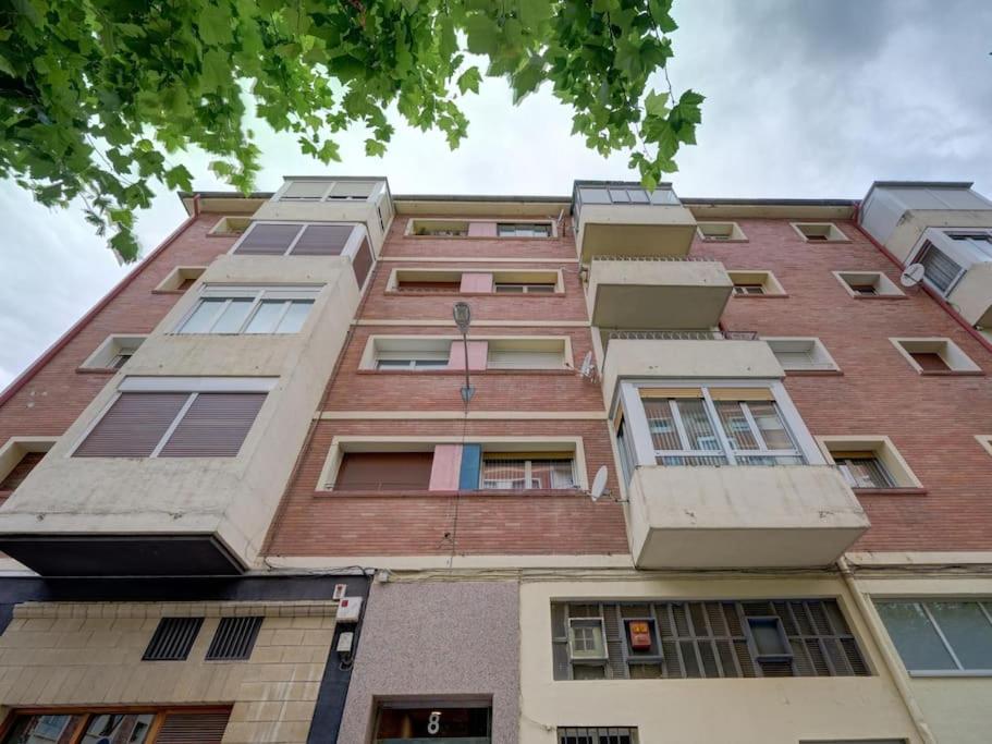 Three-Bedroom Apartment with Balcony photo 3