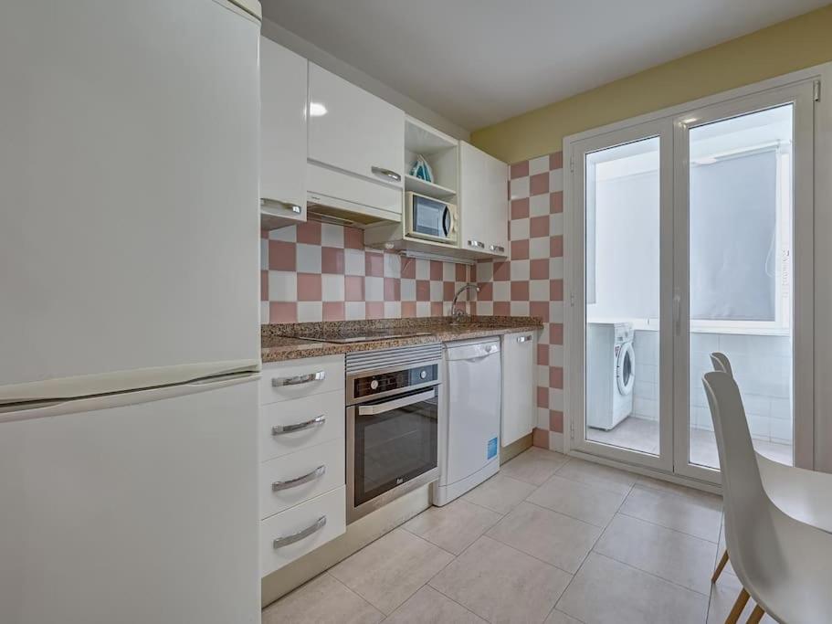 Three-Bedroom Apartment with Balcony photo 2