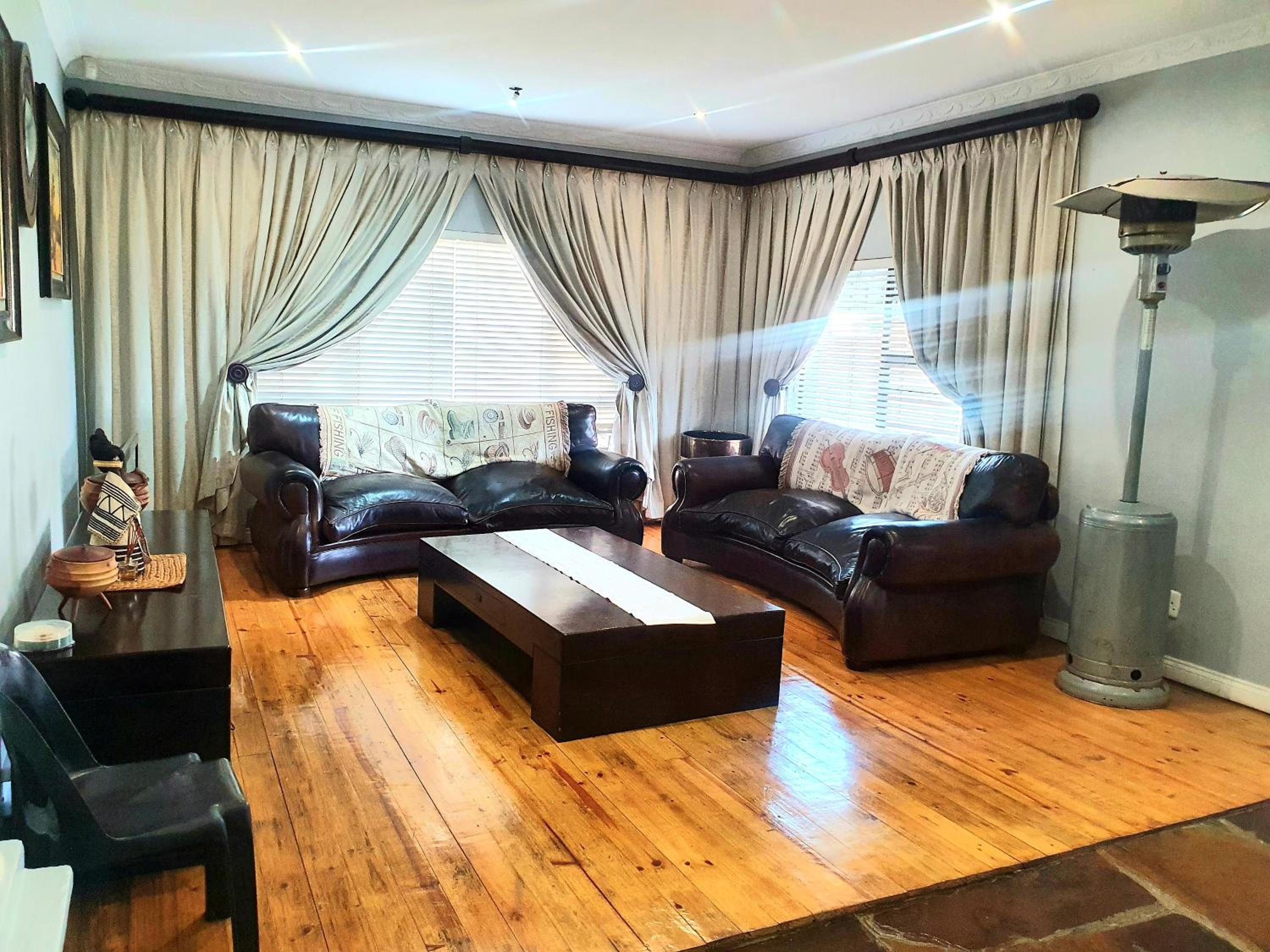 Standard Queen Room With Two Queen Beds photo 1