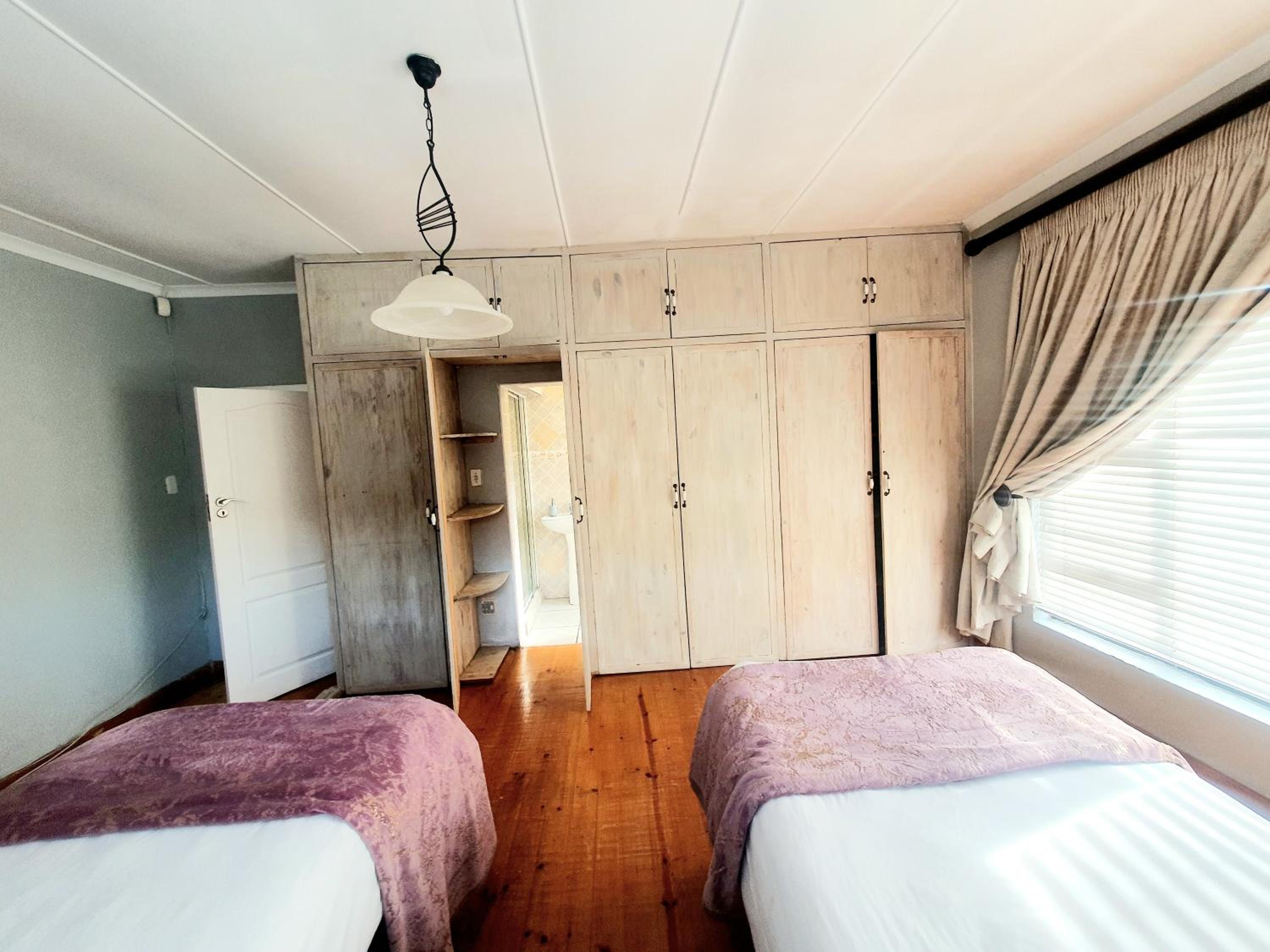 Standard Queen Room With Two Queen Beds photo 2