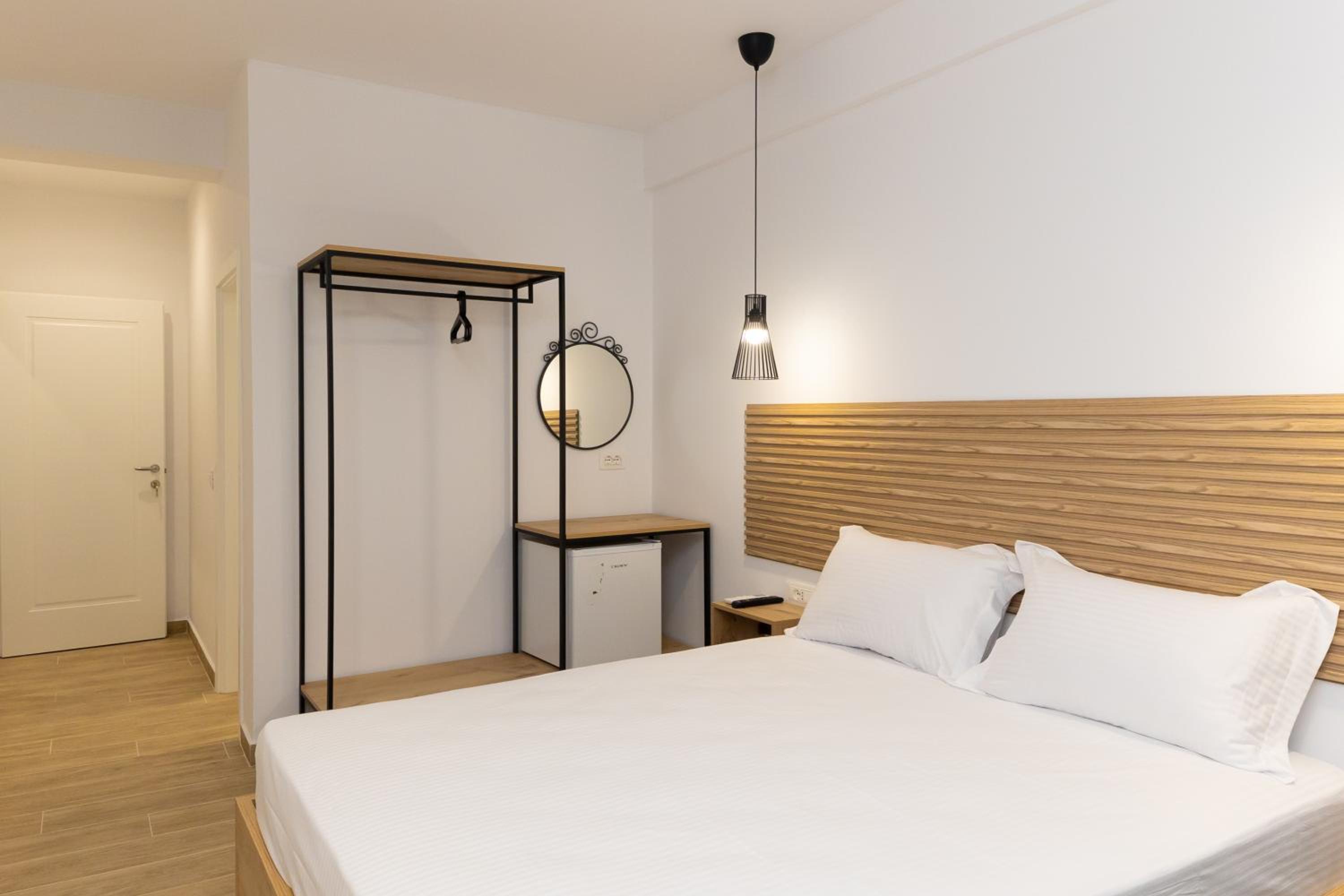 Double Room with Balcony (2 Adults + 1 Child) photo 2