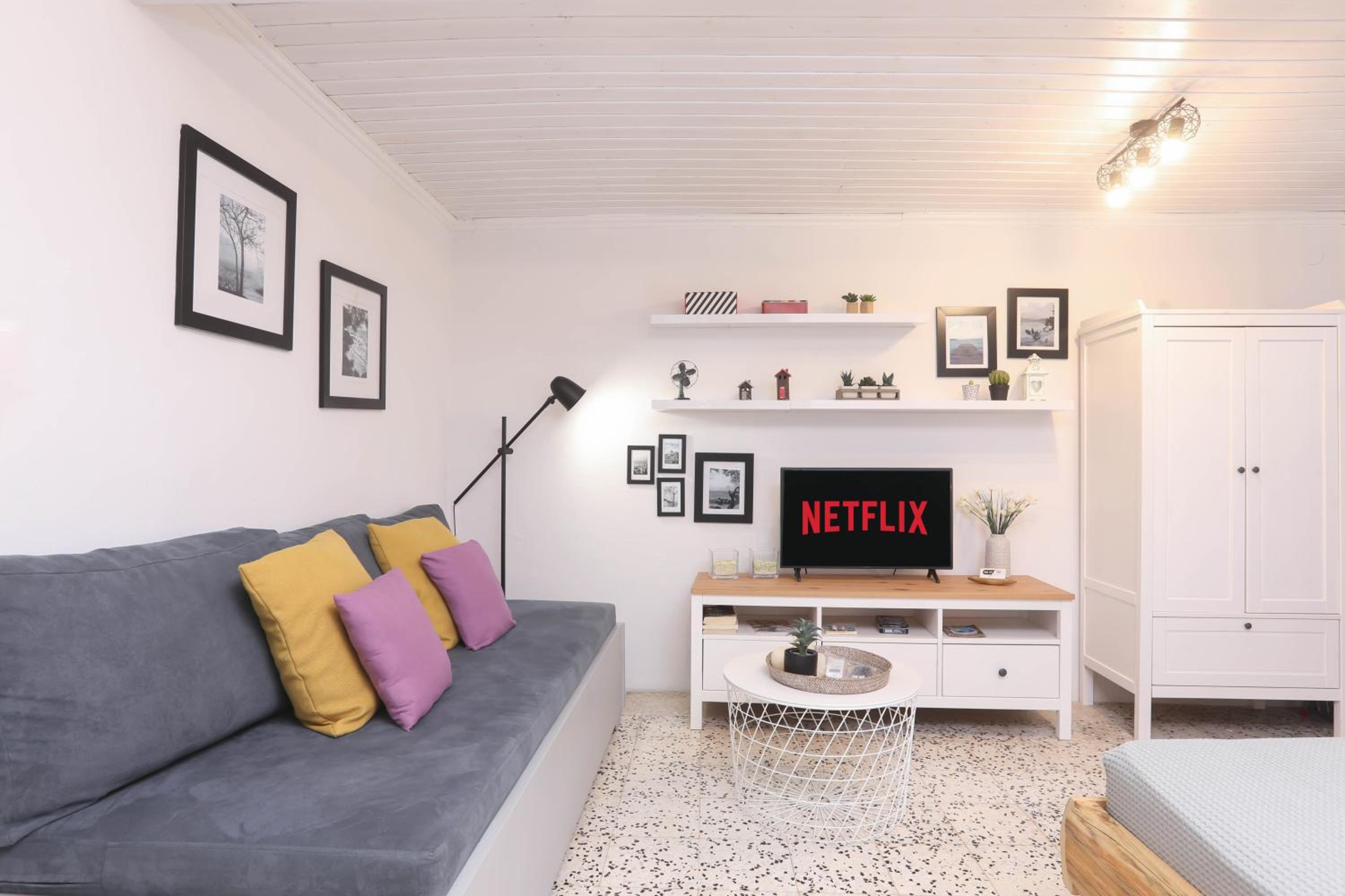 One-Bedroom Apartment photo 1