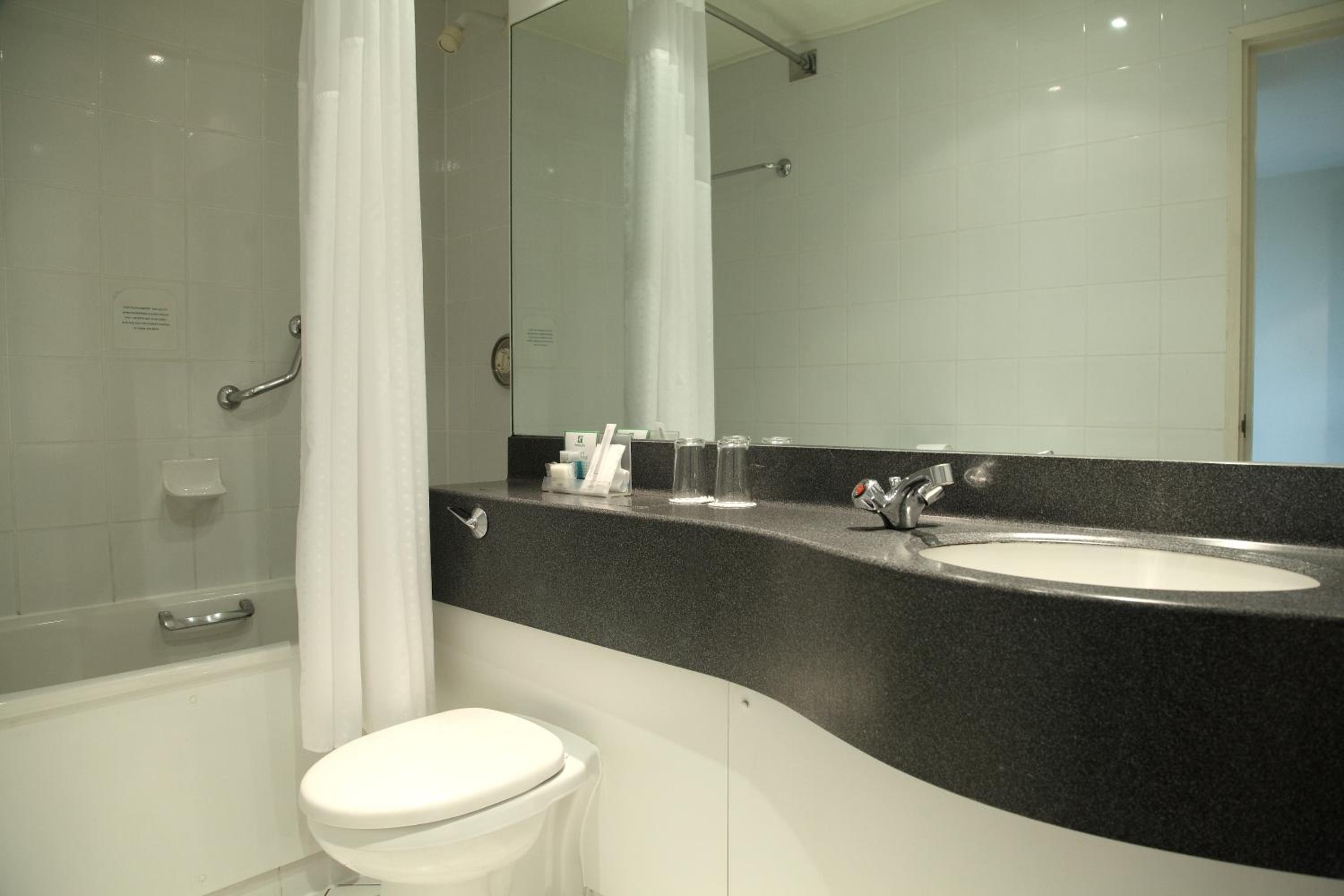 Standard Double Room with Sofa Bed - Photo 7