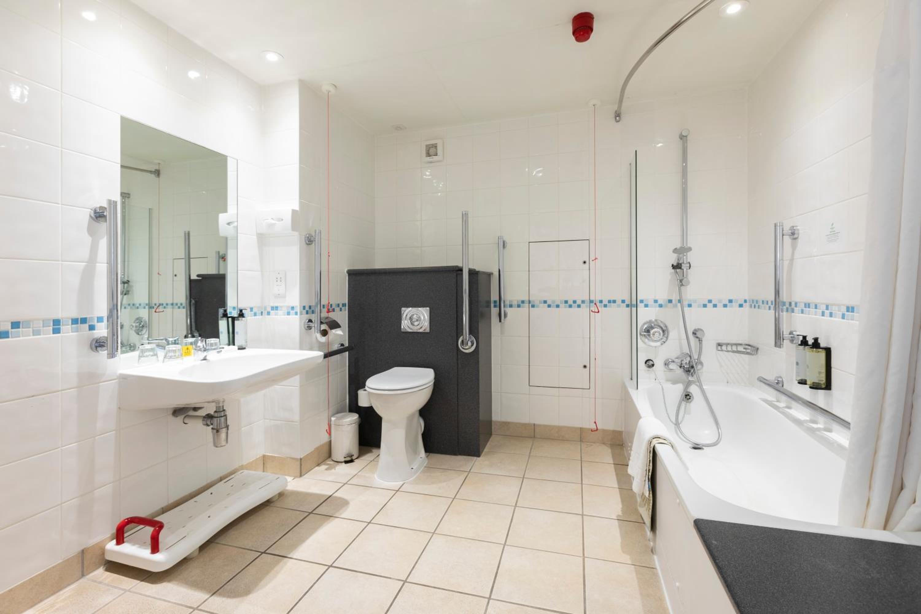 Standard Double Room - Disability Access - Photo 3