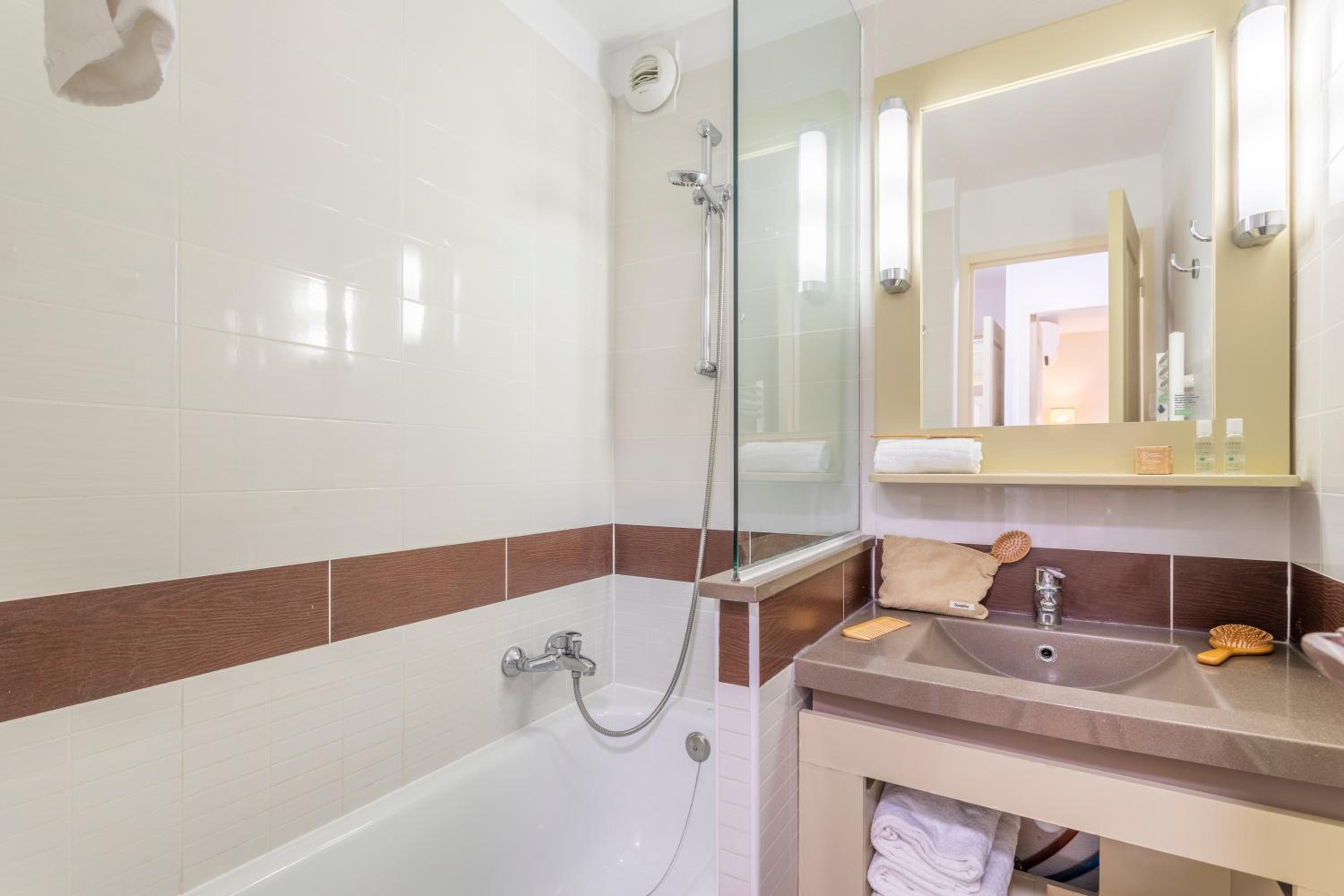One-Bedroom Apartment with Sleeping Alcove, Air Conditioning and Terrace (6 People) - Photo 5