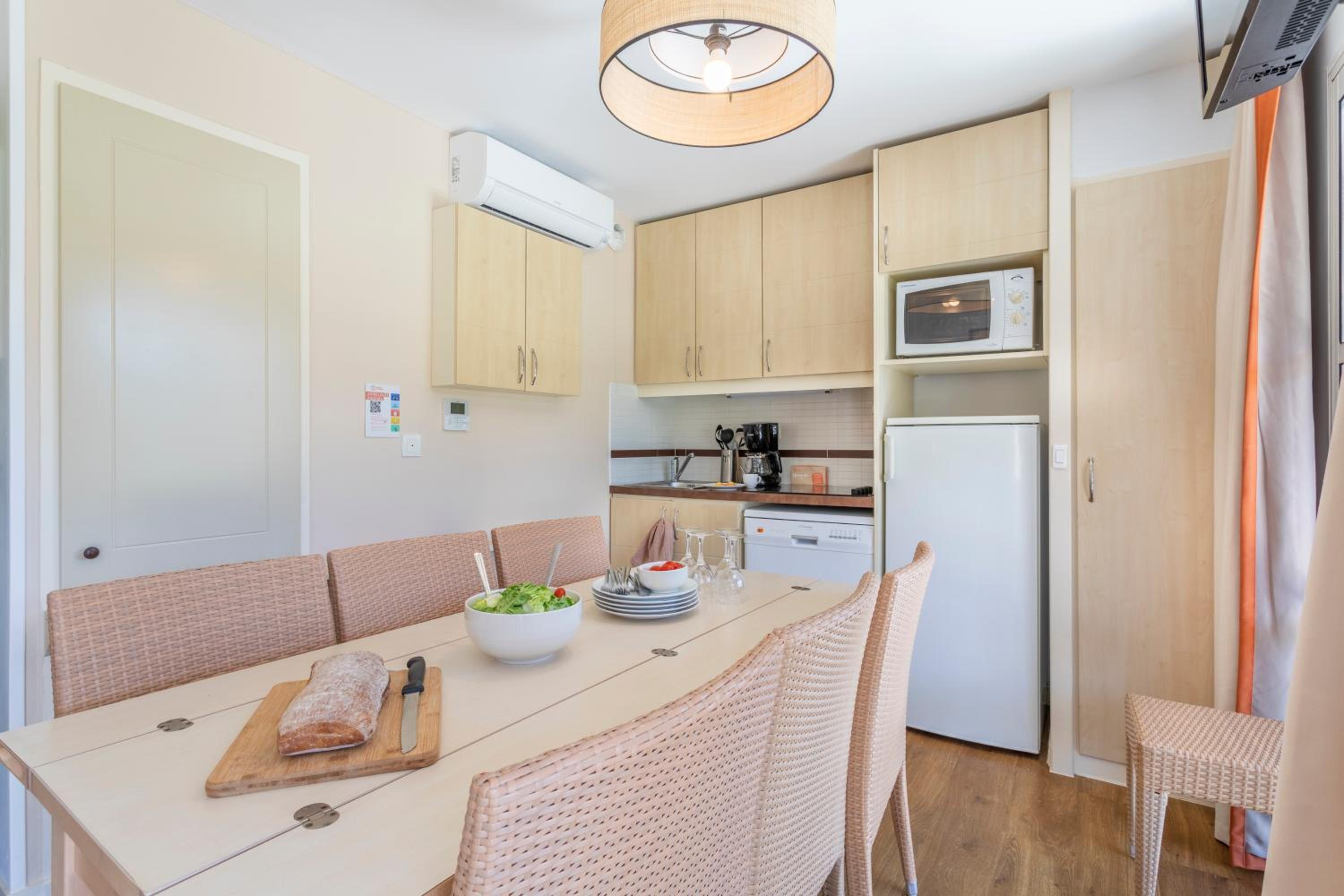 One-Bedroom Apartment with Sleeping Alcove, Air Conditioning and Terrace (6 People) - Photo 3