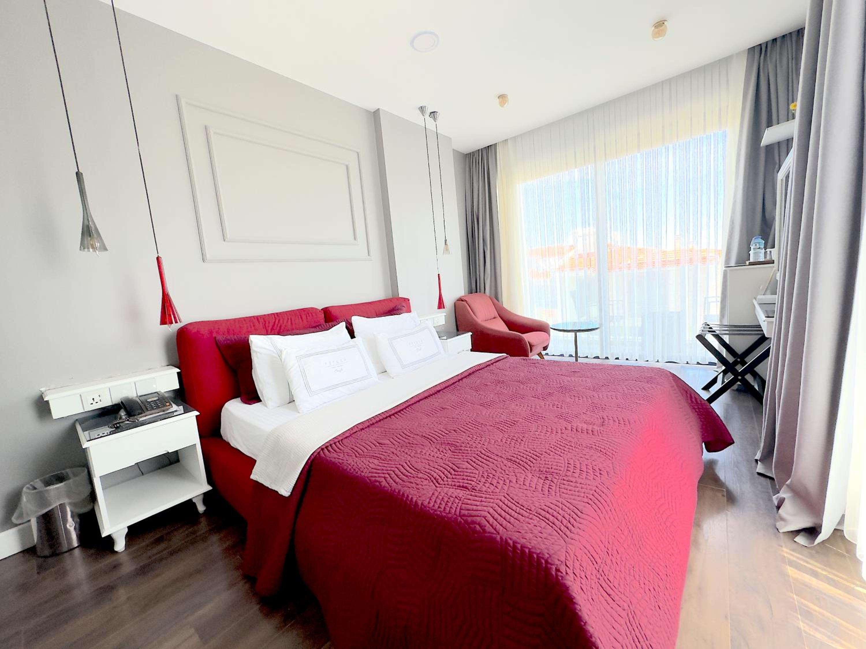 Deluxe Double Room with Balcony photo 1