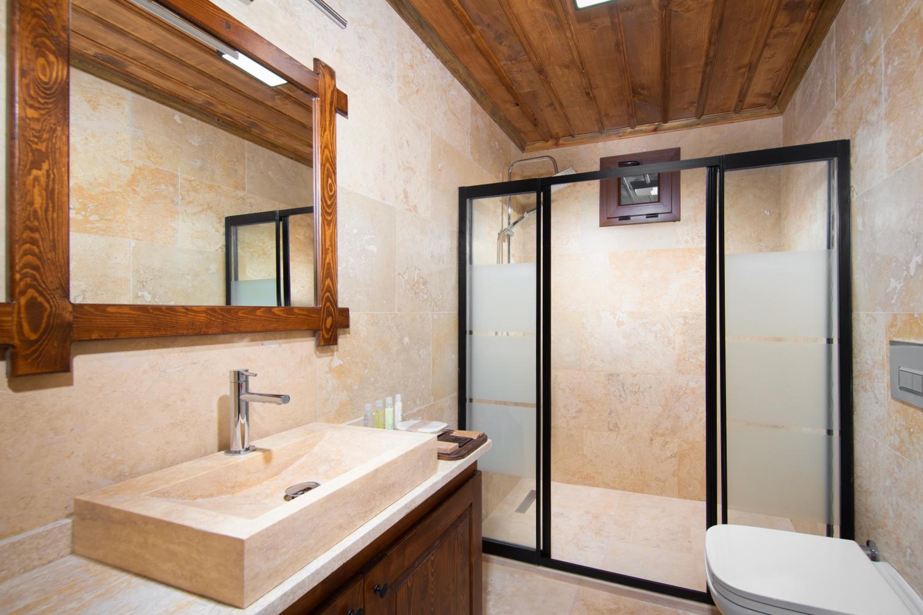 King Suite with Spa Bath photo 2