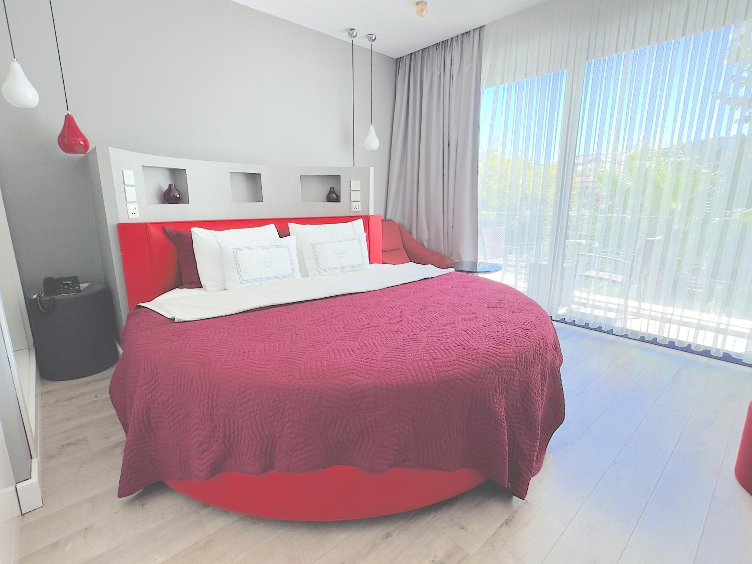 Deluxe Double Room with Balcony photo 3