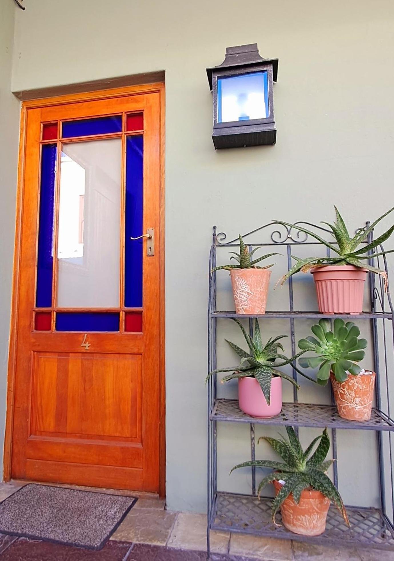 Budget Double Room - Photo 9