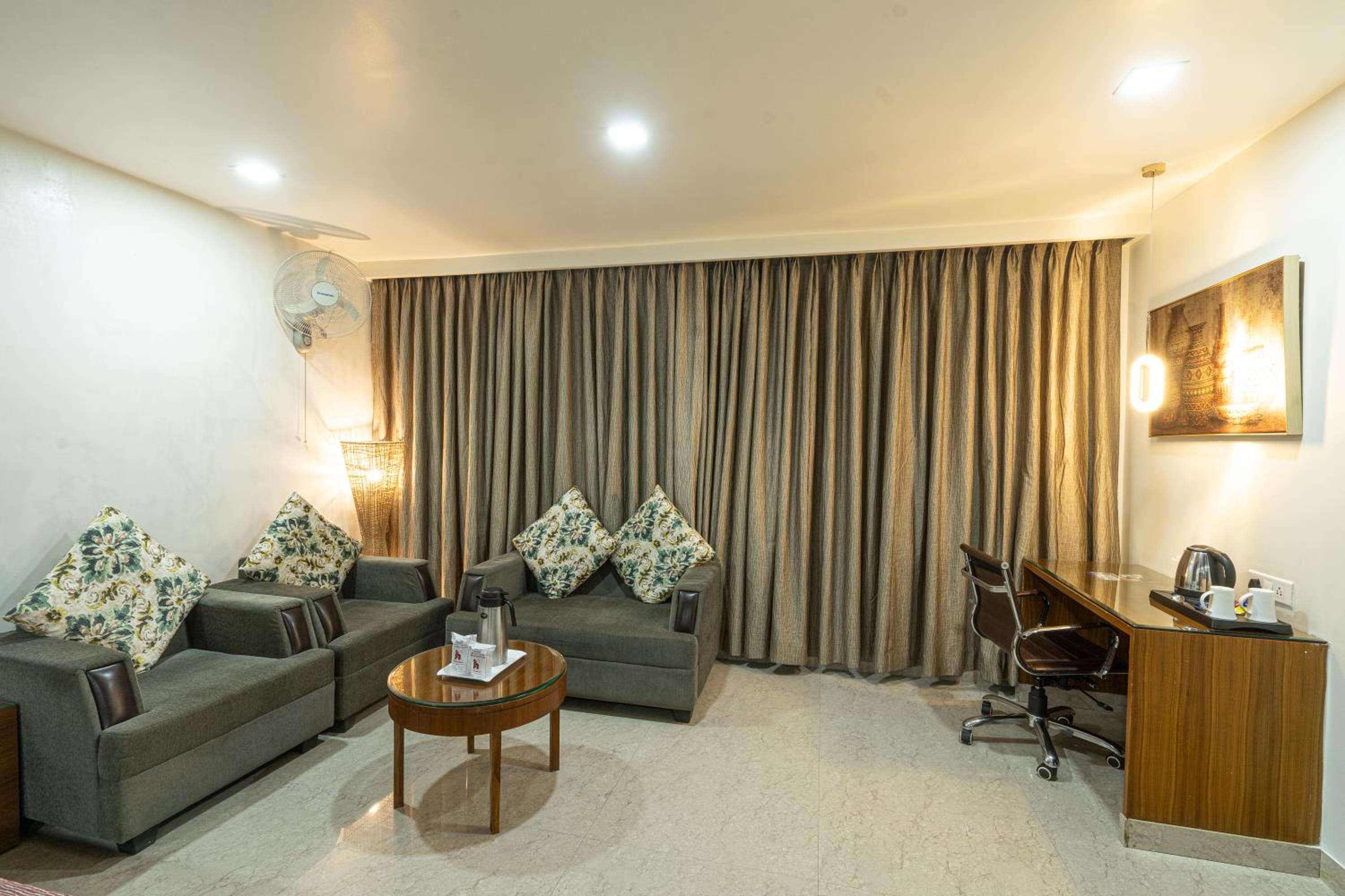 Suite - Photo 11