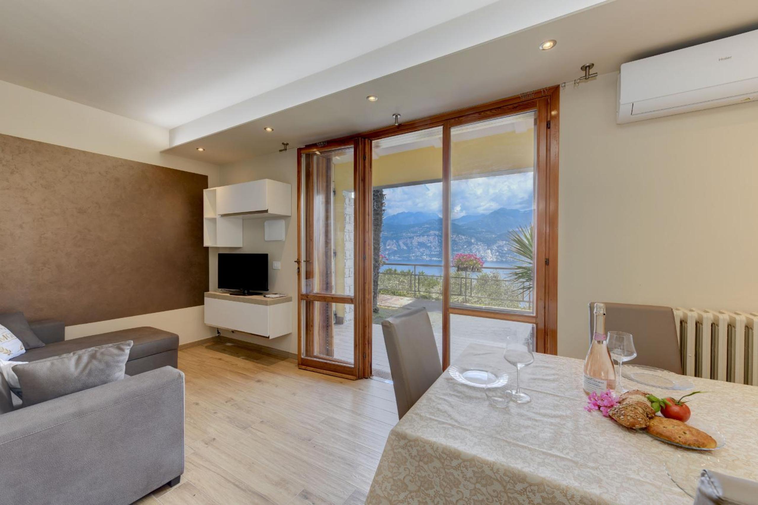 Family Two-Bedroom Apartment with View photo 1
