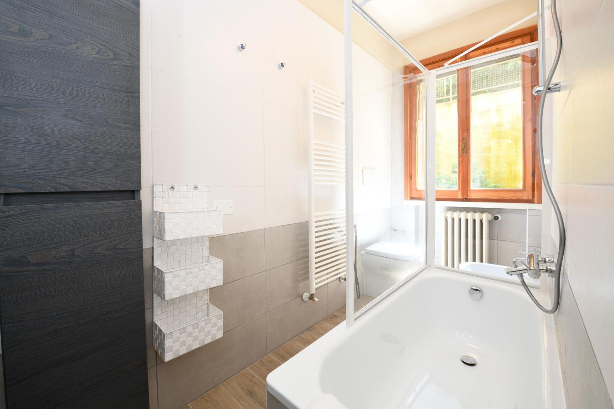 Family Two-Bedroom Apartment with View photo 3