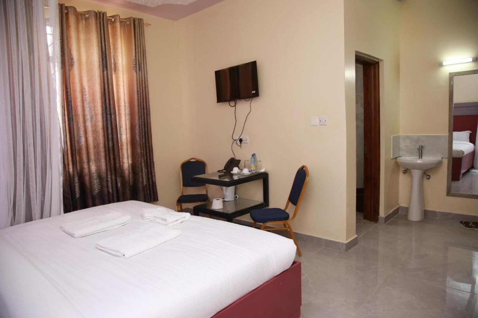Deluxe Room (2 Adults + 1 Child) photo 1