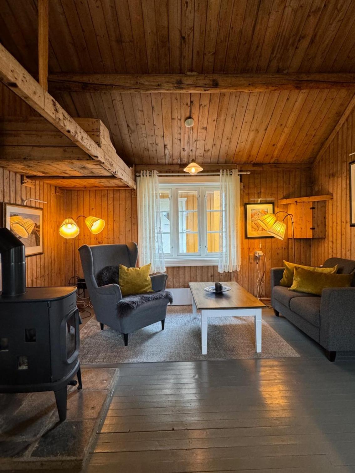 Traditional cabin with sea view and balcony