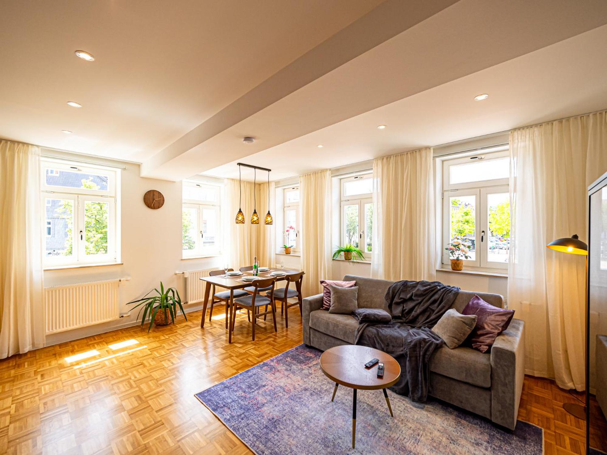 One-Bedroom Apartment with City View photo 3
