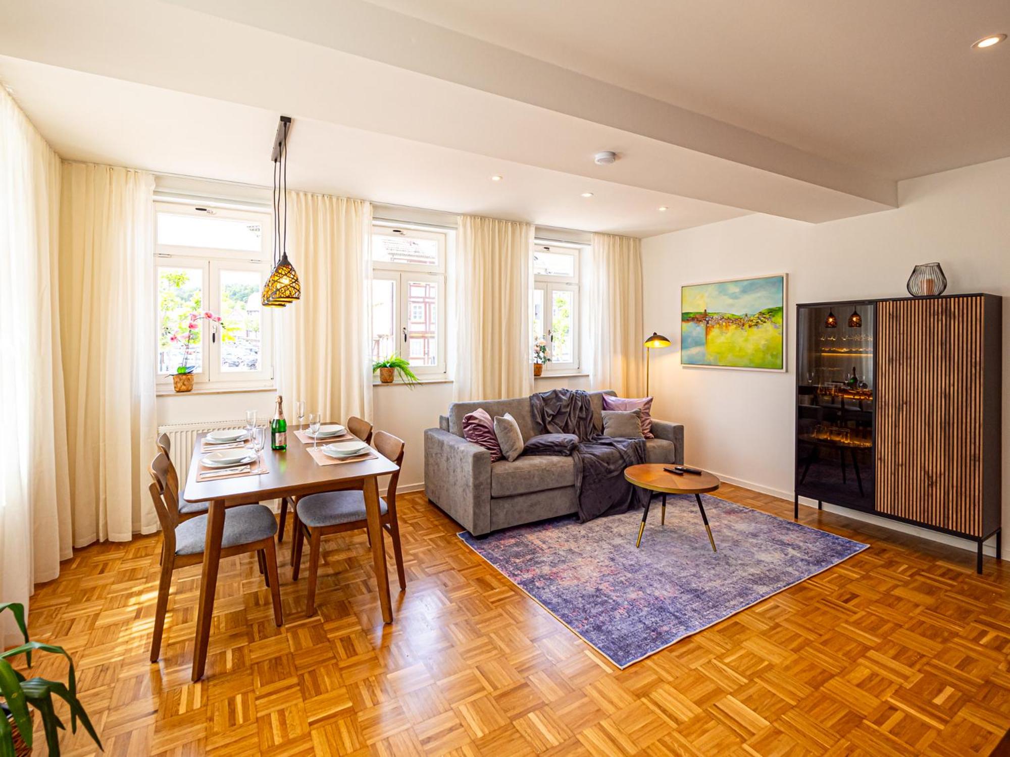 One-Bedroom Apartment with City View photo 1