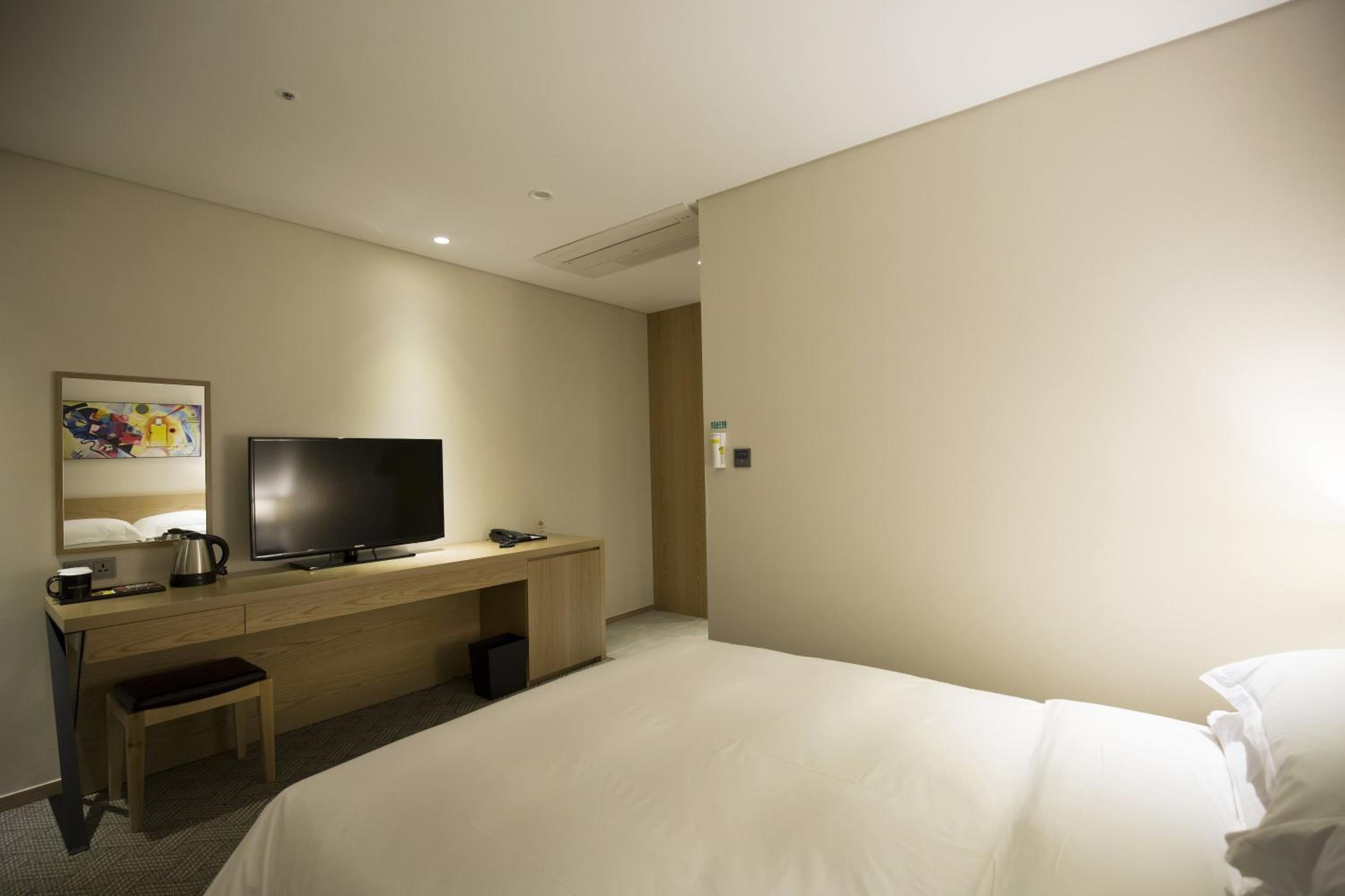 Standard Double Room with Partial Sea View