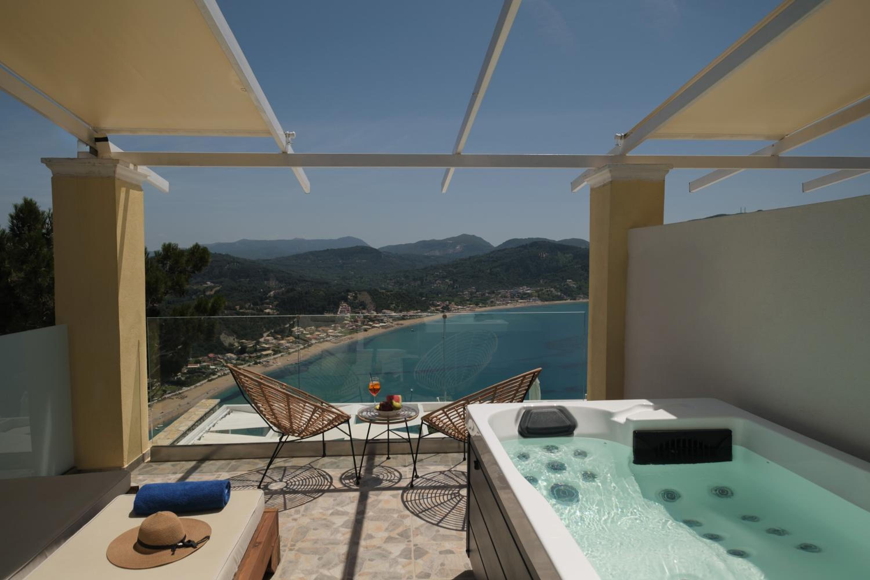 Deluxe Suite with Sea View photo 1