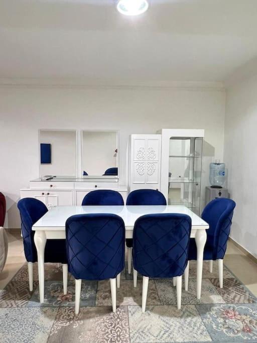Three-Bedroom Apartment photo 2
